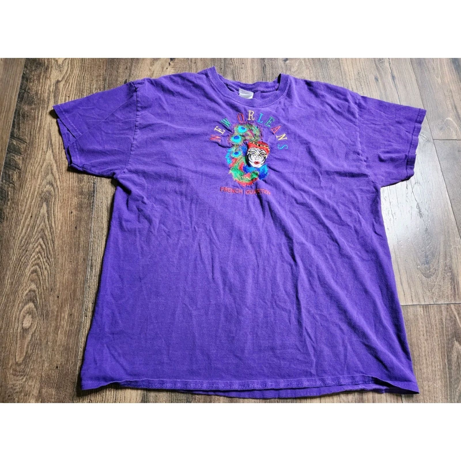 Gildan VINTAGE Gildan T-Shirt 90s Embroidered New Orleans French Quarter XL Purple Mens Size US XL / EU 56 / 4 - 2 Thumbnail
