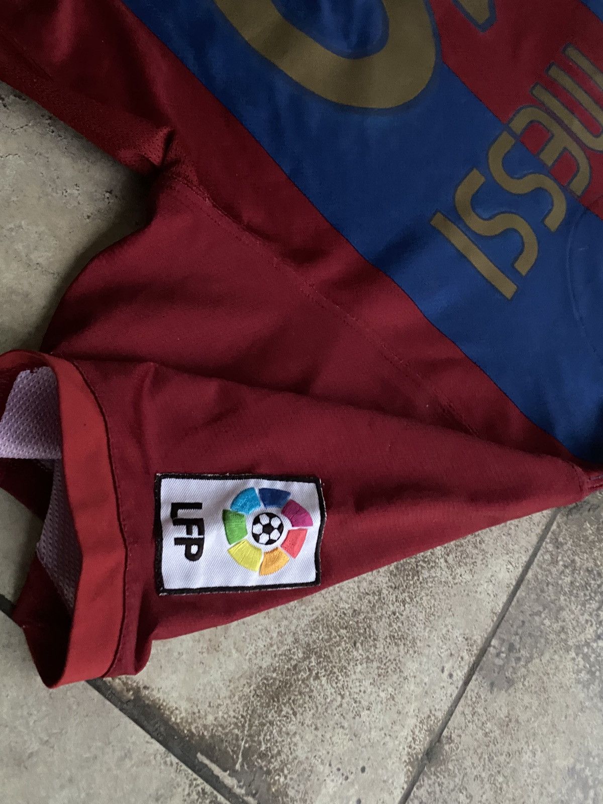 Vintage Messi 2006-2007 Kit F.C Barcelona #19 (Like New) Size US M / EU 48-50 / 2 - 18 Thumbnail