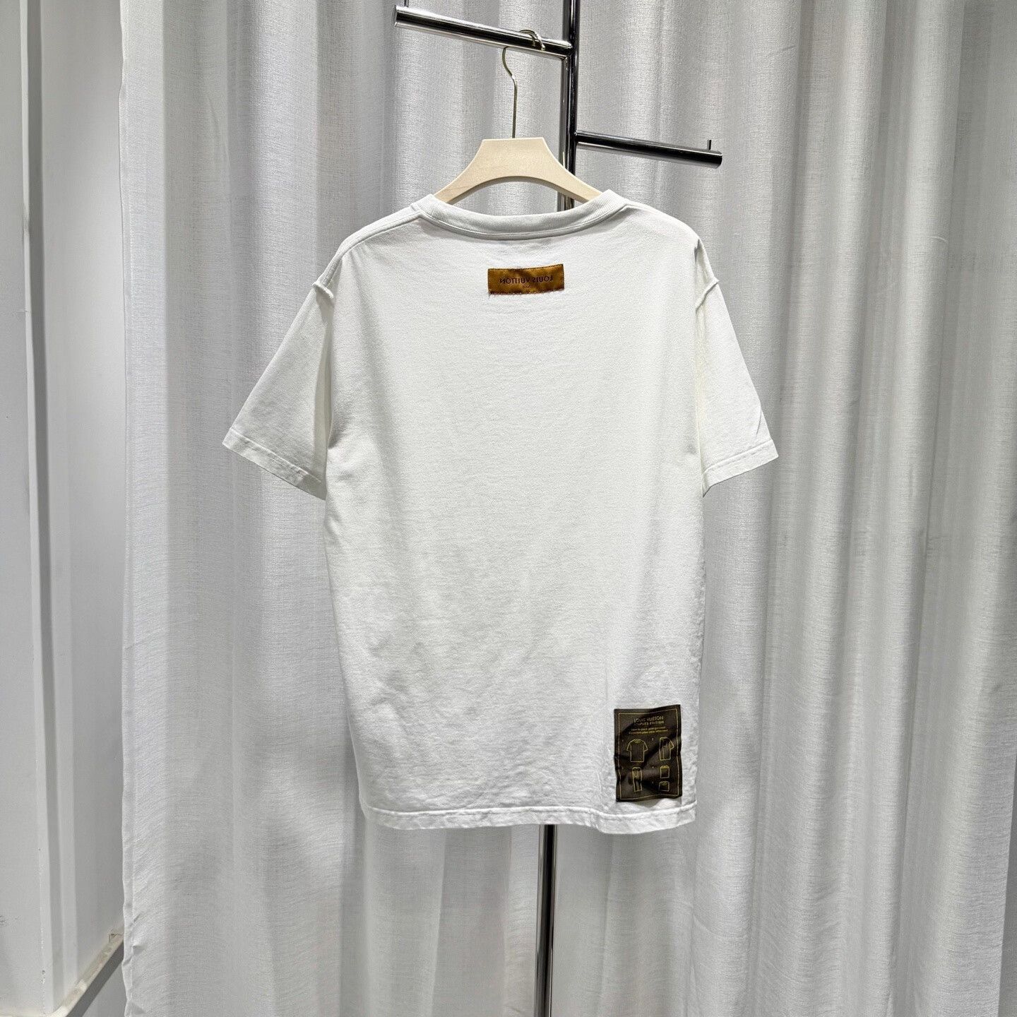 Louis Vuitton LV Classic Short Sleeve T-Shirt L Size US L / EU 52-54 / 3 - 1 Thumbnail