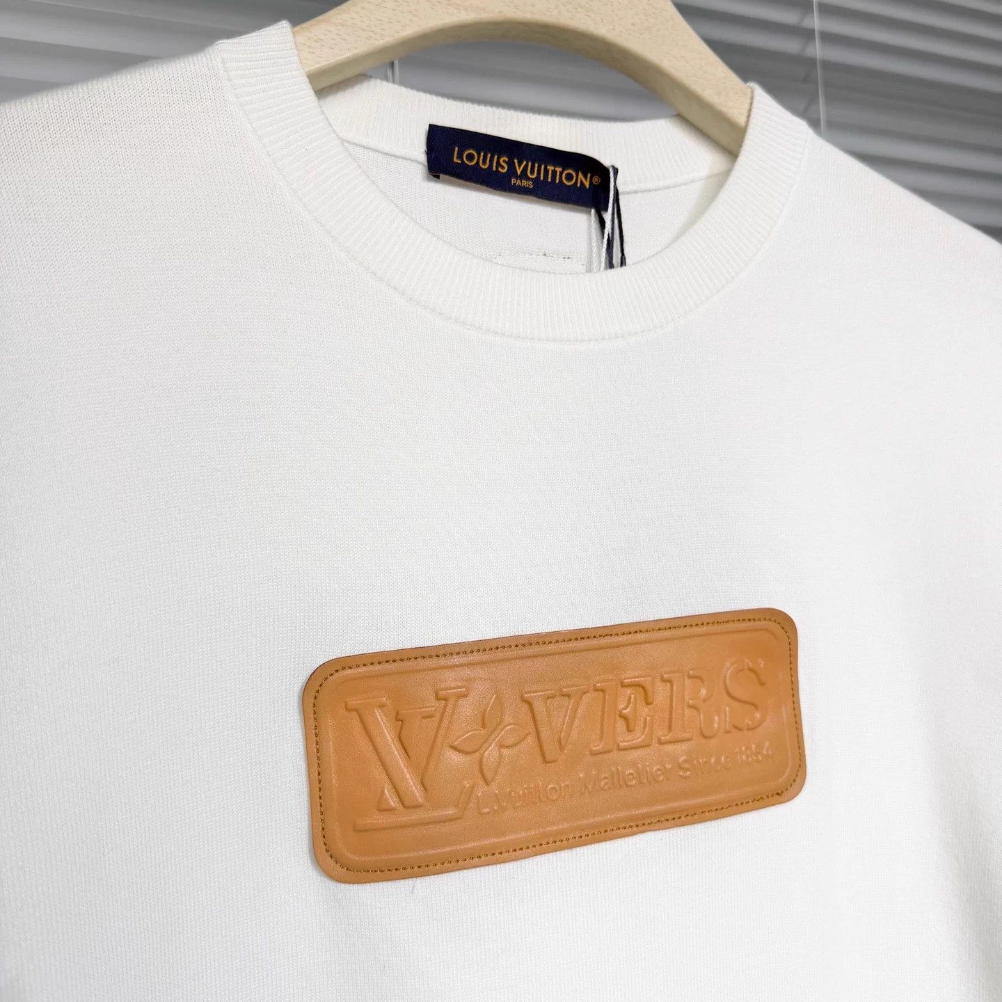 Louis Vuitton LV white knit short-sleeve leather embossed logo S Size US S / EU 44-46 / 1 - 3 Thumbnail