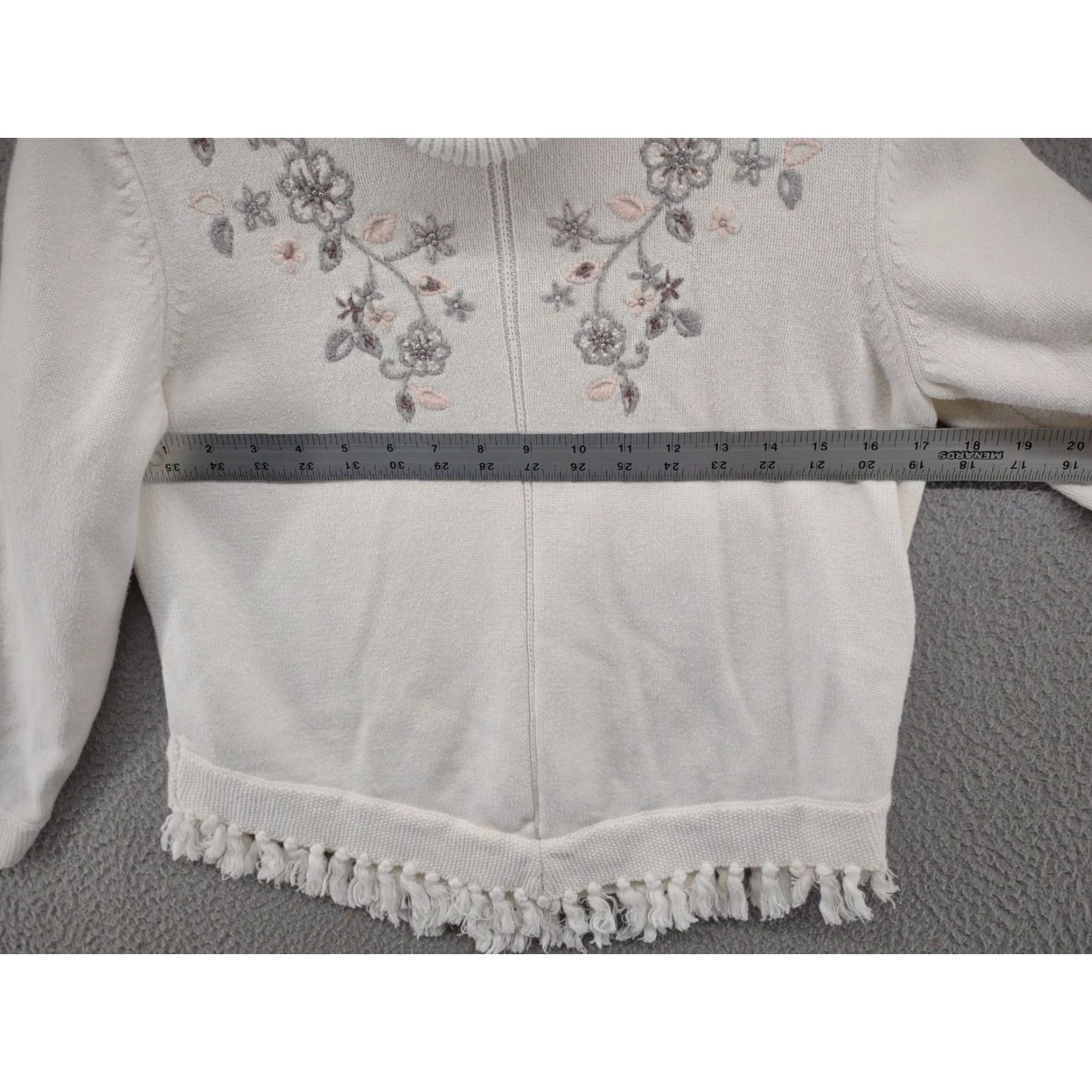 Vintage VINTAGE Alfred Dunner Petite Floral Women's Knit Sweater PS Ivory 90s Flower Embroidered Crew Neck All Seasons Pullover Knit Women Mens? Wait Size S / US 4 / IT 40 - 5 Thumbnail