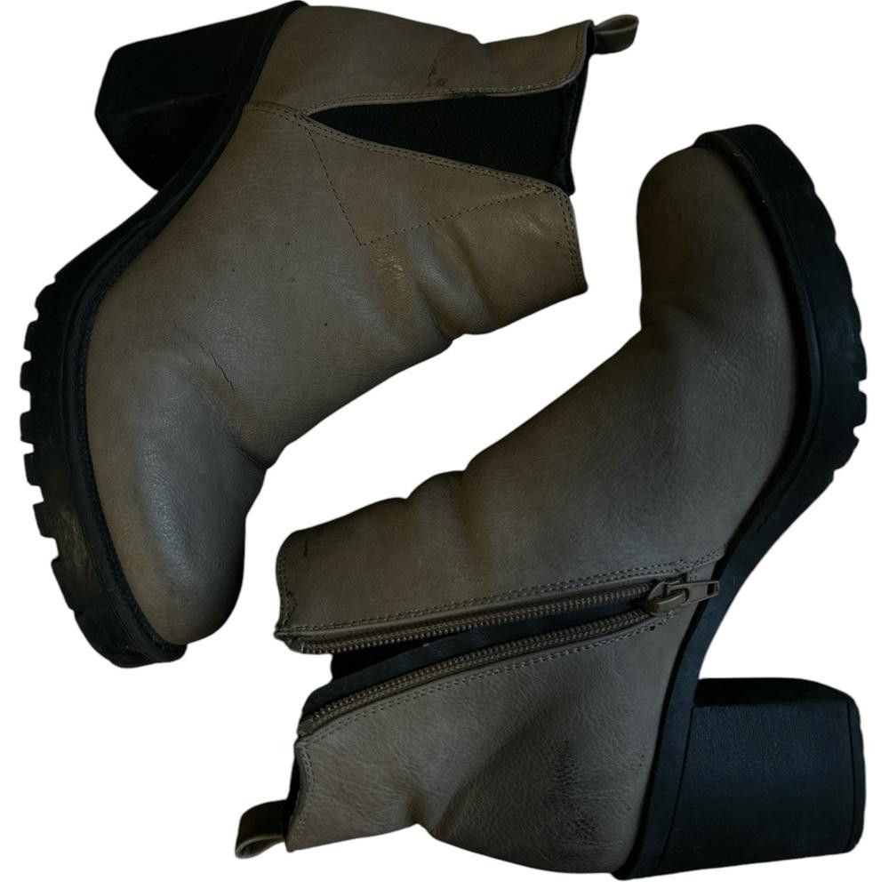 Designer Women's taupe ankle boots, size 7 Size US 7 / IT 37 - 1 Thumbnail