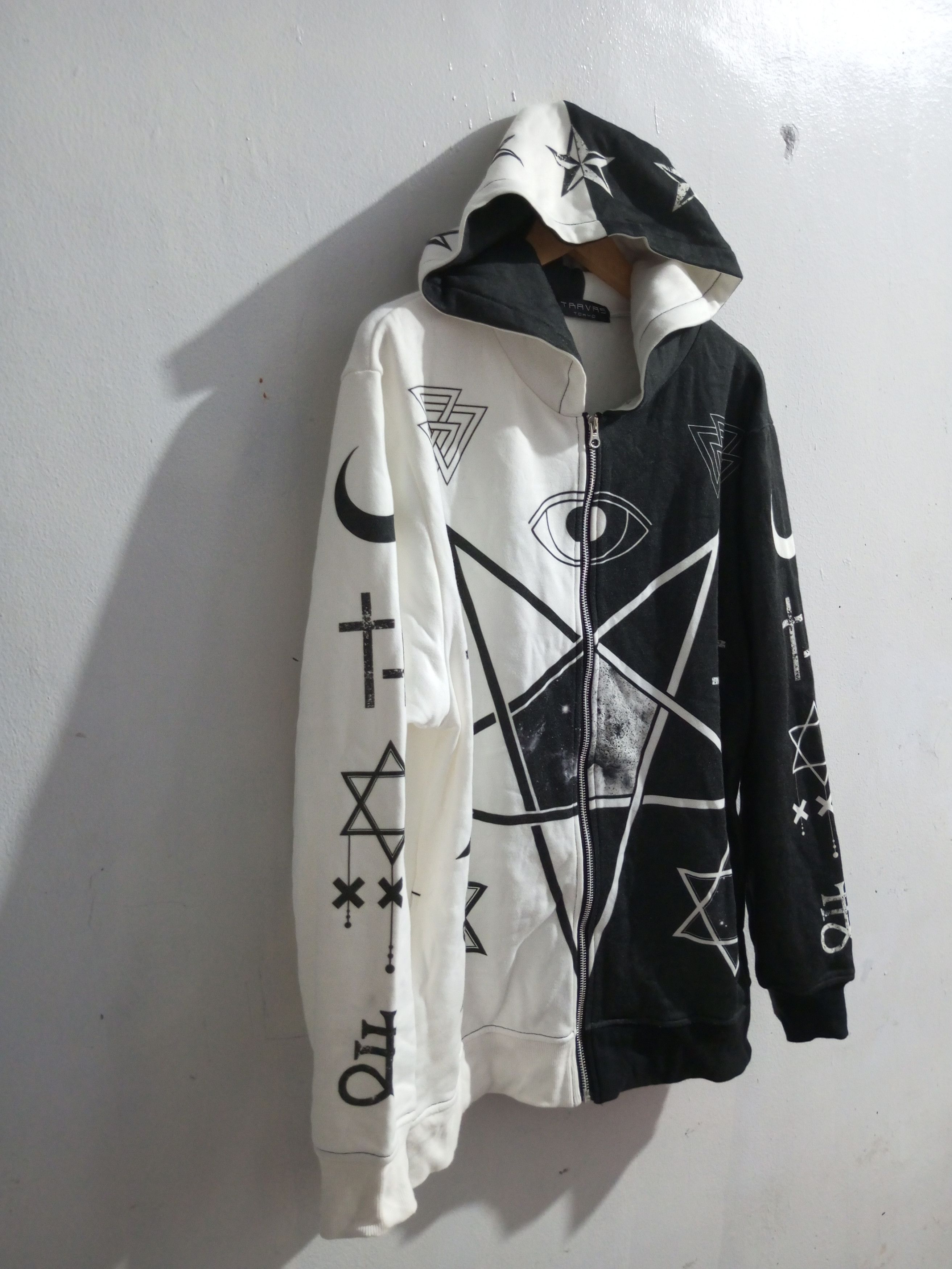 Japanese Brand Travas tokyo illuminati cross hoodie Size US L / EU 52-54 / 3 - 4 Thumbnail