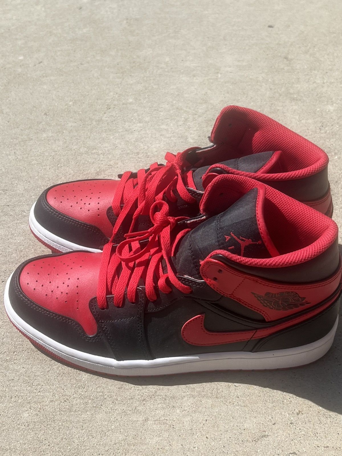 Nike Jordan 1 Mid Alternate Bred Like New Size US 9.5 / EU 42-43 - 3 Thumbnail