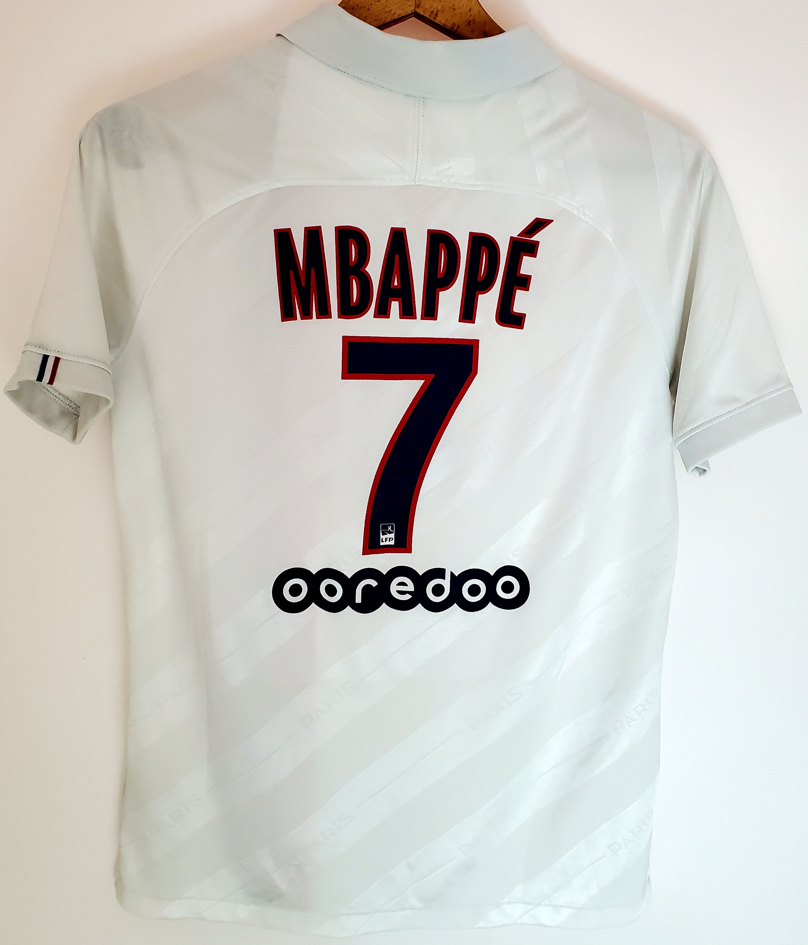 Nike 2019-20 Paris Saint-Germain Jersey #7 MBAPPÉ boys Xl Size US XXS / EU 40 - 1 Thumbnail