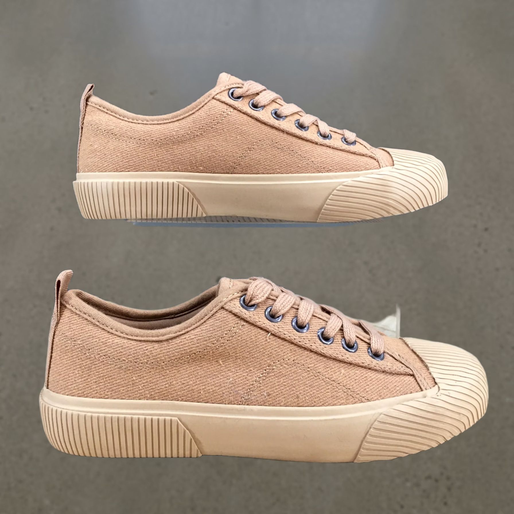 Vintage Universal Thread Grace Womens Sneakers Casual Low Top Tan Canvas Lace Up Shoes 6 M Used Condition Size M / US 6-8 / IT 42-44 - 1 Thumbnail