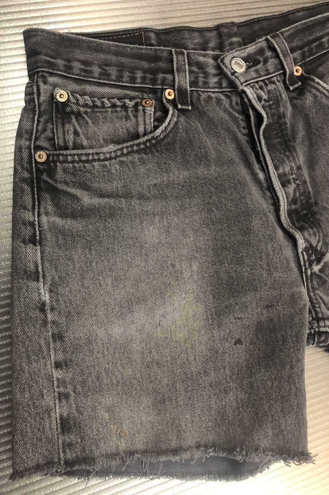 Levi's Levi's 🇺🇸 501XX asphalt denim patched cutoff vintage short 32 Size US 32 / EU 48 - 5 Thumbnail