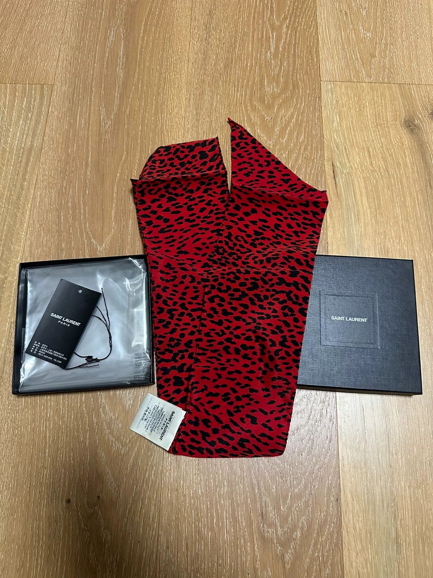 Saint Laurent Paris Saint Laurent Red Black Leopard Scarf Size ONE SIZE - 1 Thumbnail