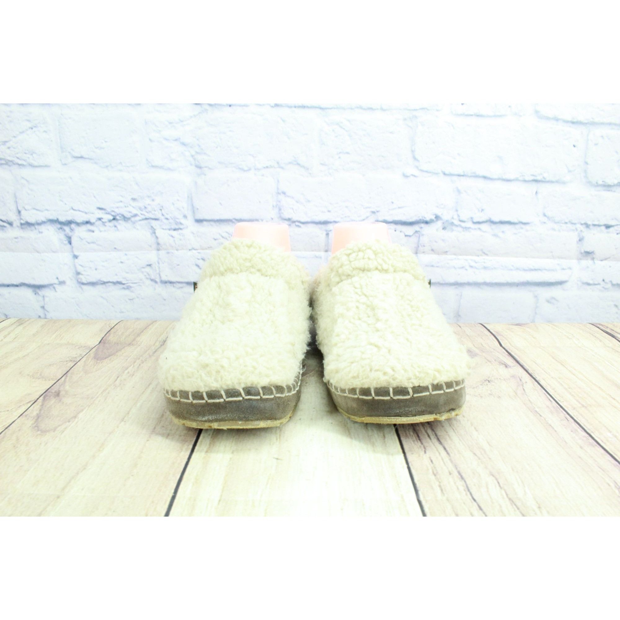 L.L. Bean LL Bean Women's Wicked Good Shearling Lined Cozy Slippers Size US 8 / IT 38 - 4 Thumbnail