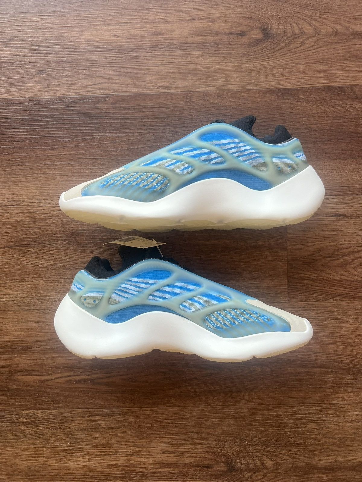 Adidas Men’s Adidas Yeezy 700v3 Arzare Blue and White. Size US 11 / EU 44 - 2 Thumbnail