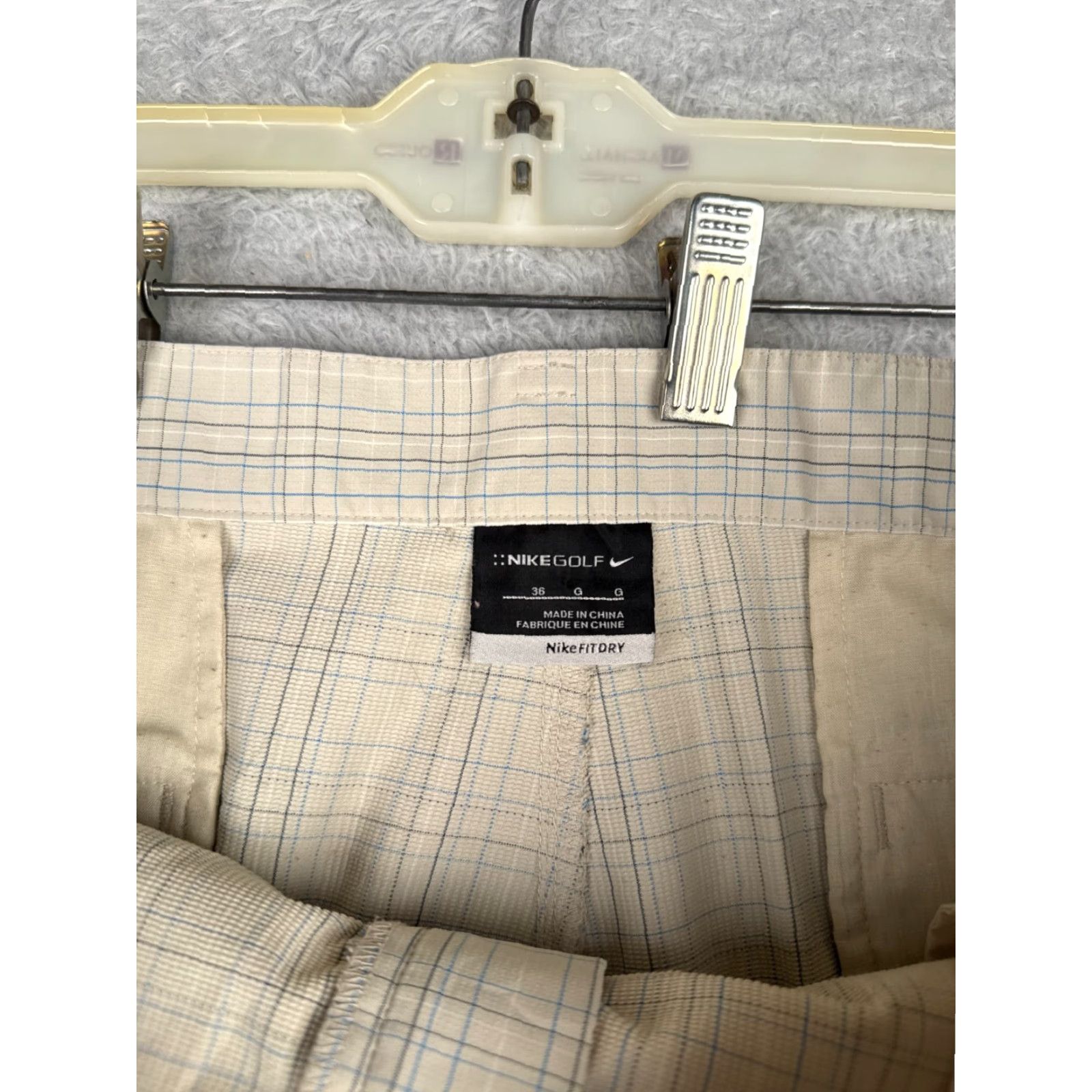 Nike Nike Shorts Mens 36 Beige Plaid Polyester Blend Golf Outdoor 36x11 Regular Inseam Beige Nike Mens Shorts Casual Athletic 90s? Size US 36 / EU 52 - 7 Thumbnail