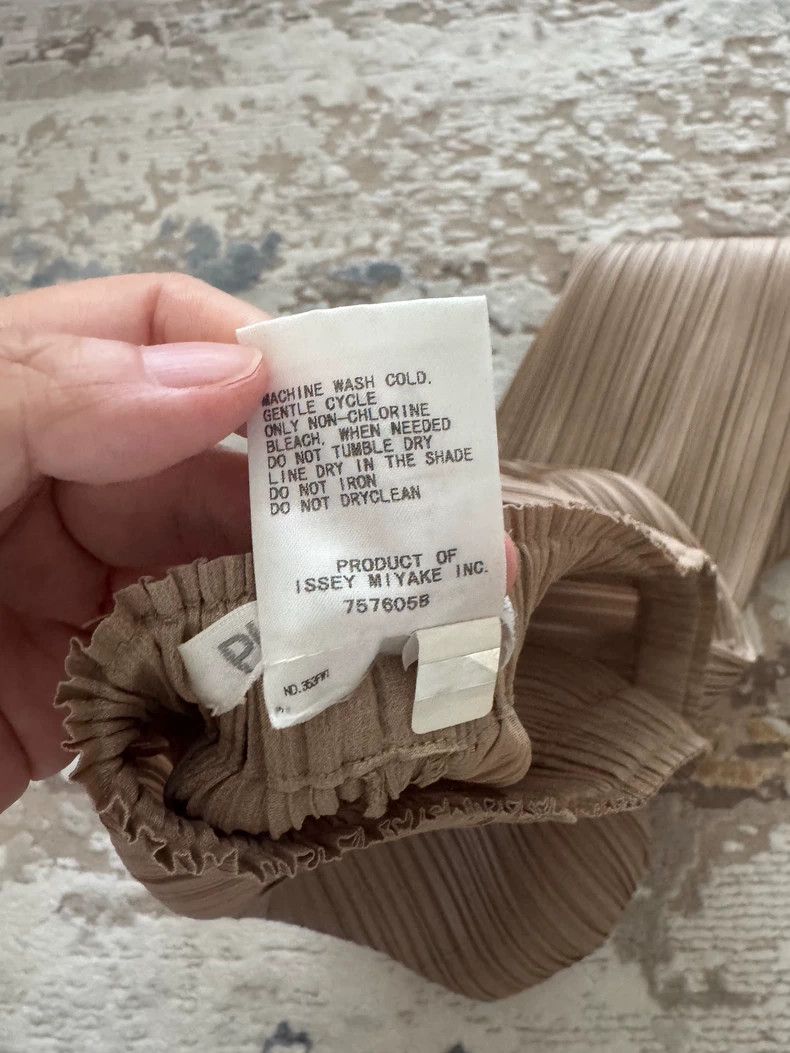 Issey Miyake Issey Miyake size:4 Light khaki pleated trousers Size 22" - 4 Thumbnail