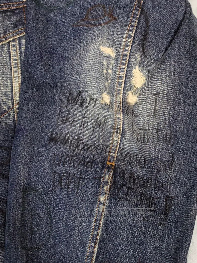Balenciaga Balenciaga Graffiti hand-painted denim jacket Size US M / EU 48-50 / 2 - 4 Thumbnail