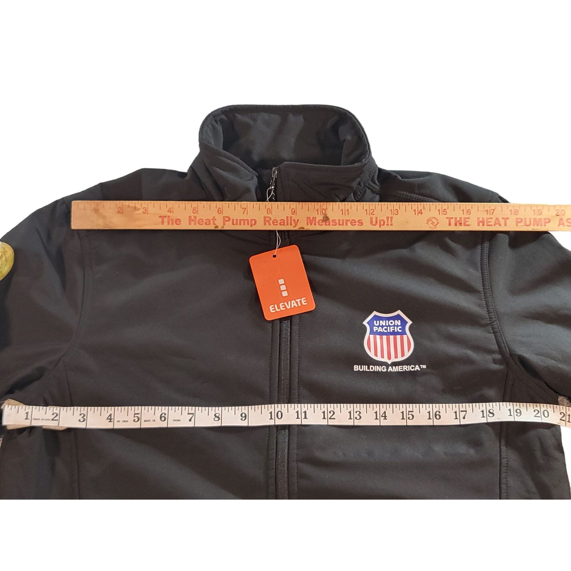 Other Elevate Maxson Union Pacific Softshell Jacket Men Sz M Build Size US M / EU 48-50 / 2 - 4 Thumbnail