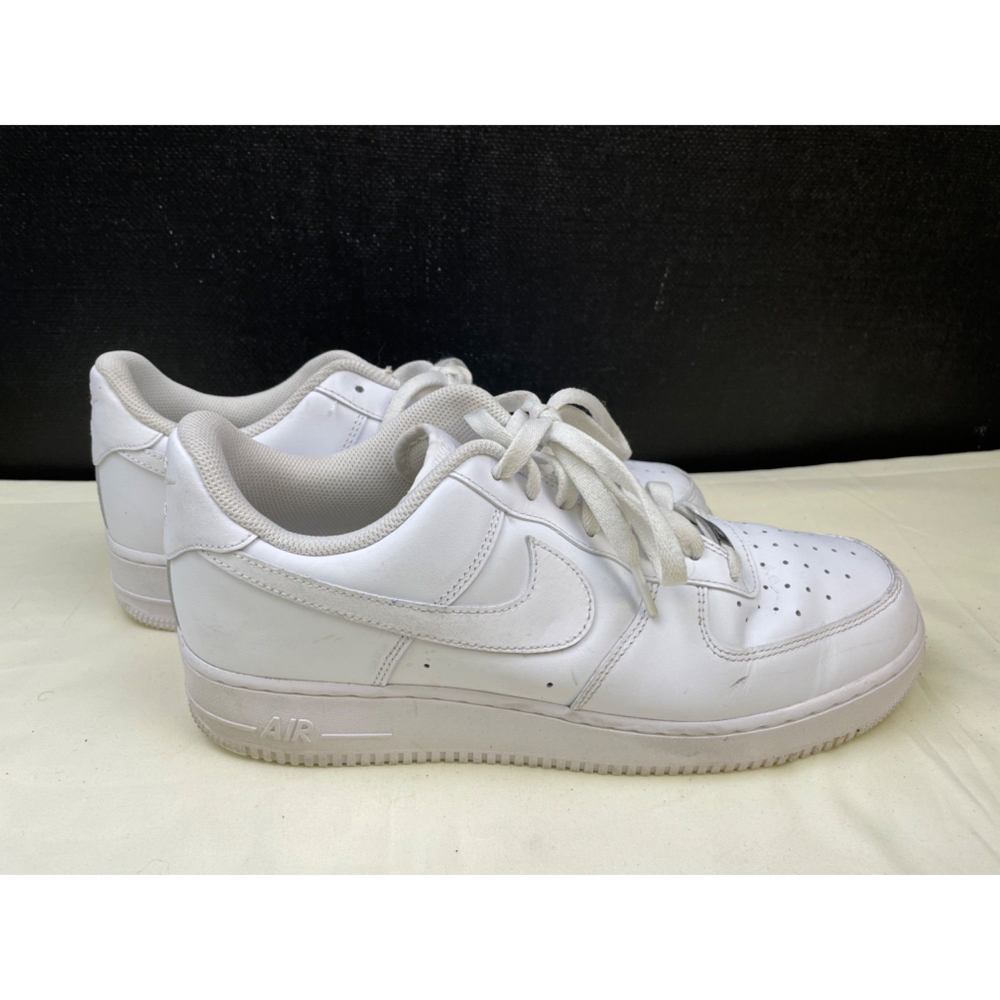 Nike Nike Men's White Air Force 1 Low Top sneakers Shoes Size 12 Size US 12 / EU 45 - 4 Thumbnail