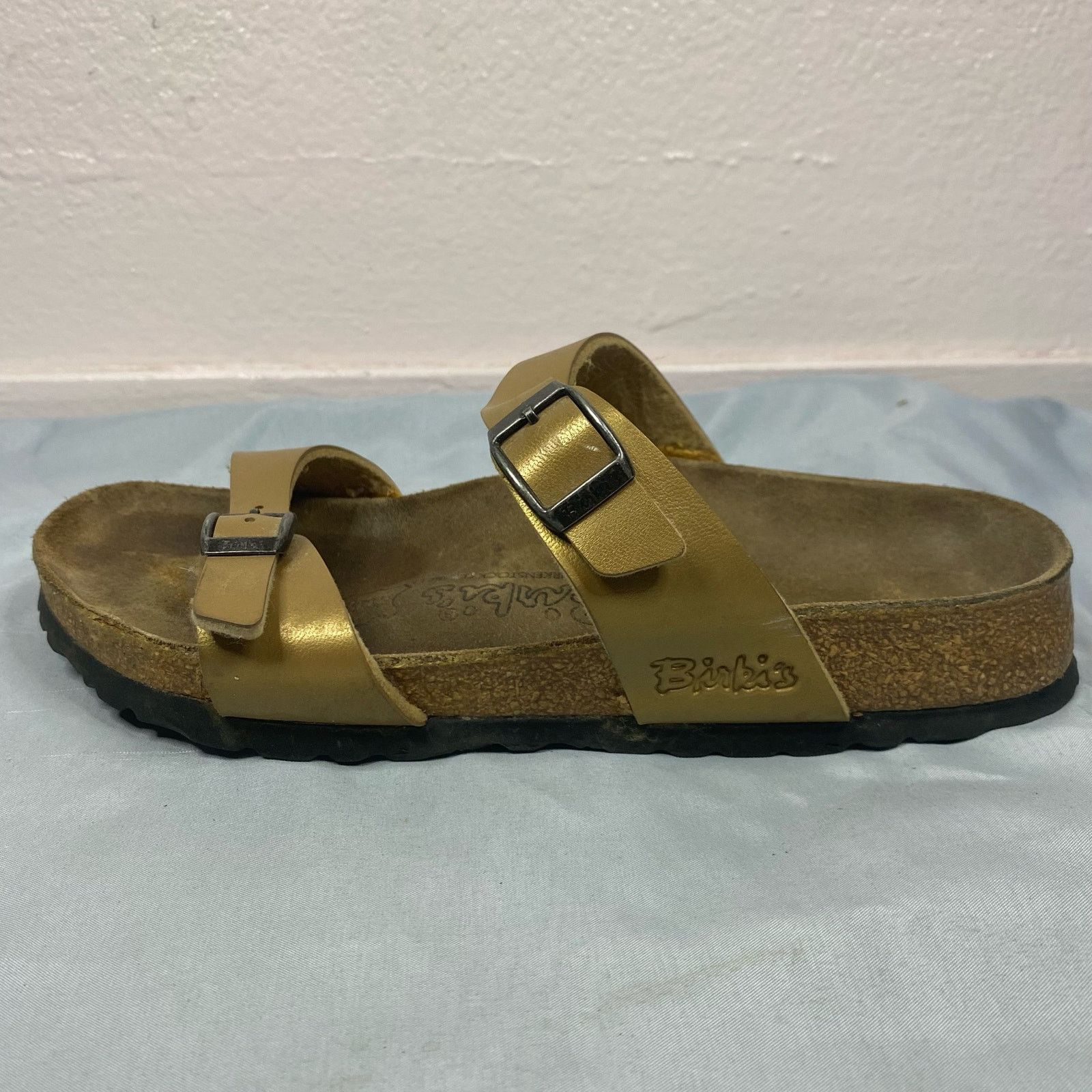 Birkenstock Birkenstock Birkis Gold Pebble Leather Soft Footbed Size 7 Size US 7 / IT 37 - 2 Thumbnail