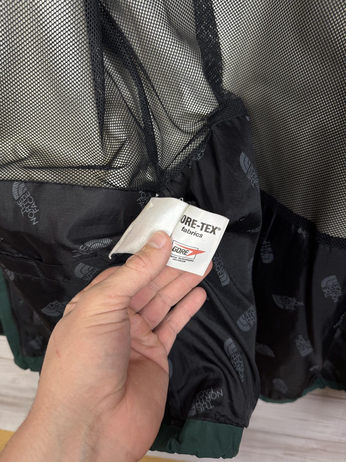 The North Face Vintage The North Face Gore Tex Windbreaker Light Jacket Size US L / EU 52-54 / 3 - 23 Thumbnail
