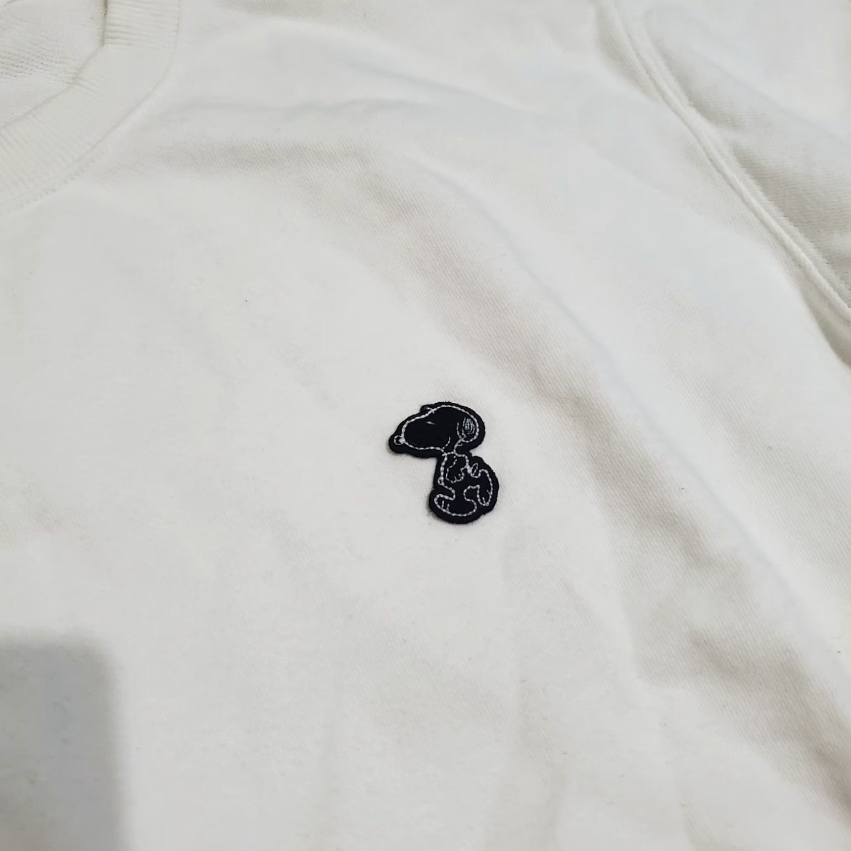 Uniqlo VINTAGE Uniqlo X Kaws X Peanuts Little Snoopy Crewneck White Size Medium (2017) Size US M / EU 48-50 / 2 - 5 Thumbnail