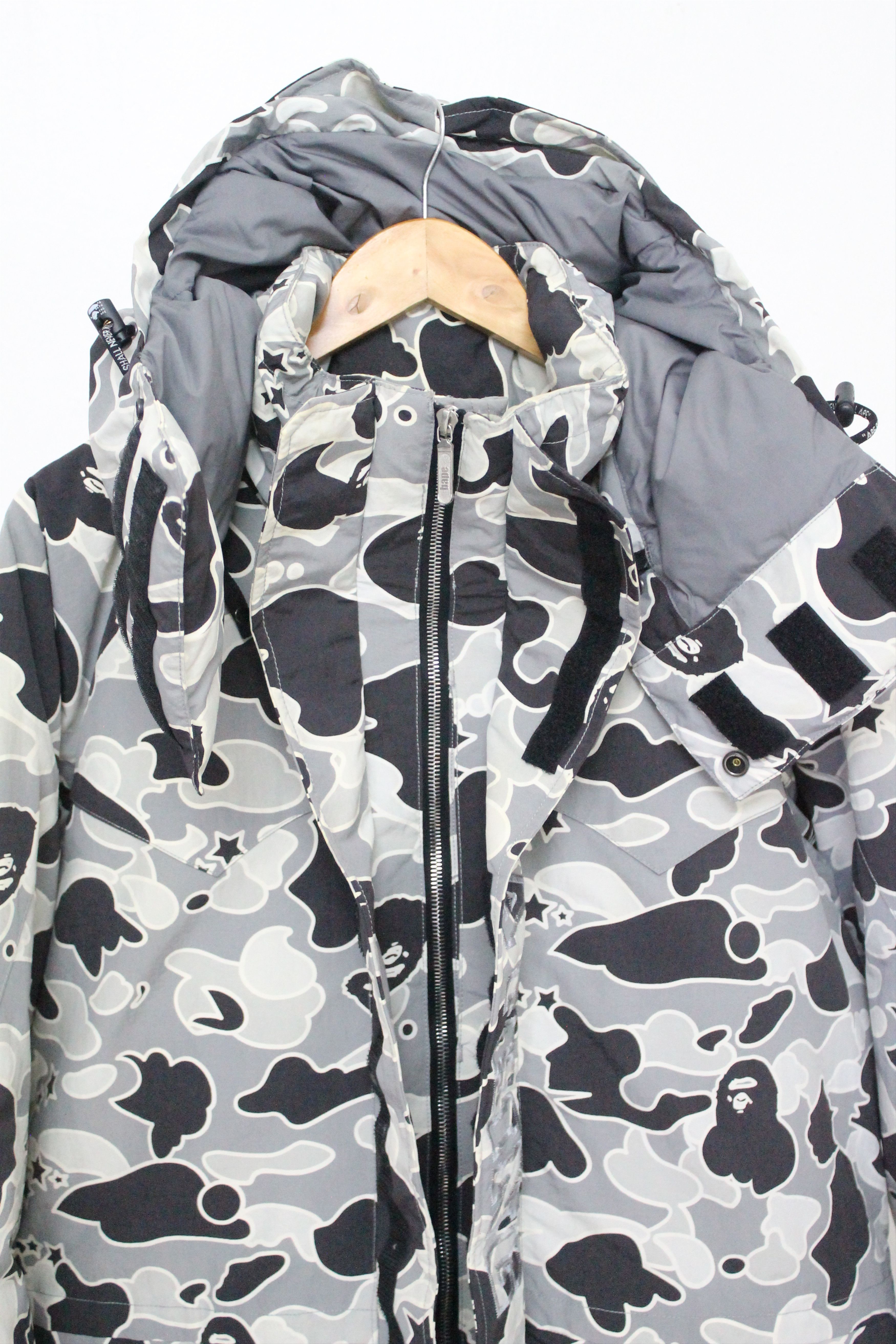 Bape Vintage OG BAPE Camouflage Snowboard Jacket Size US L / EU 52-54 / 3 - 6 Thumbnail