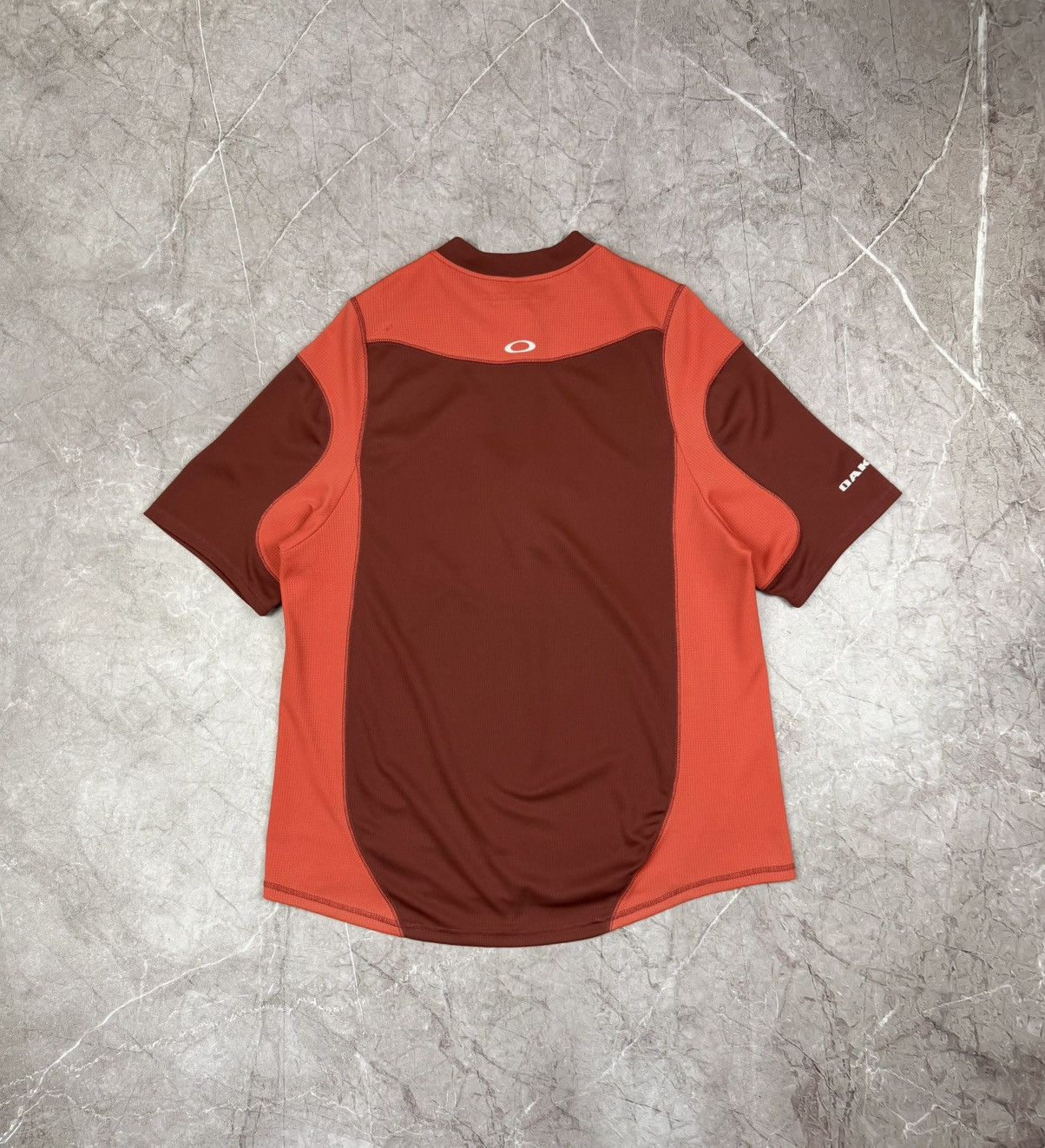 Oakley Vintage Oakley Jersey Tshirt Y2K Tee Size US L / EU 52-54 / 3 - 2 Thumbnail