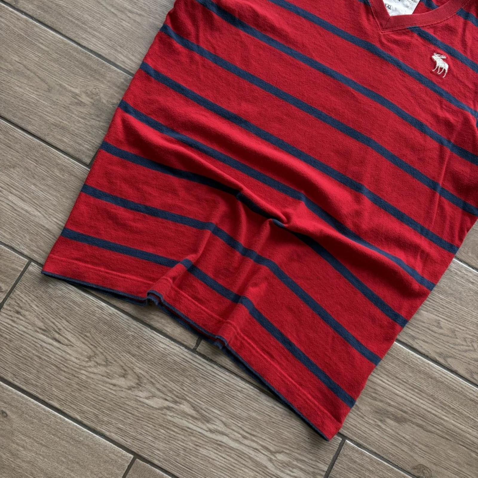 Abercrombie & Fitch Y2K Striped Abercrombie & Fitch V-Neck T-Shirt Size US XL / EU 56 / 4 - 5 Thumbnail