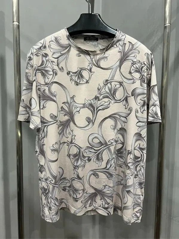 Versace Versace Graphic Print Short-Sleeve T-Shirt . Size US M / EU 48-50 / 2 - 1 Thumbnail