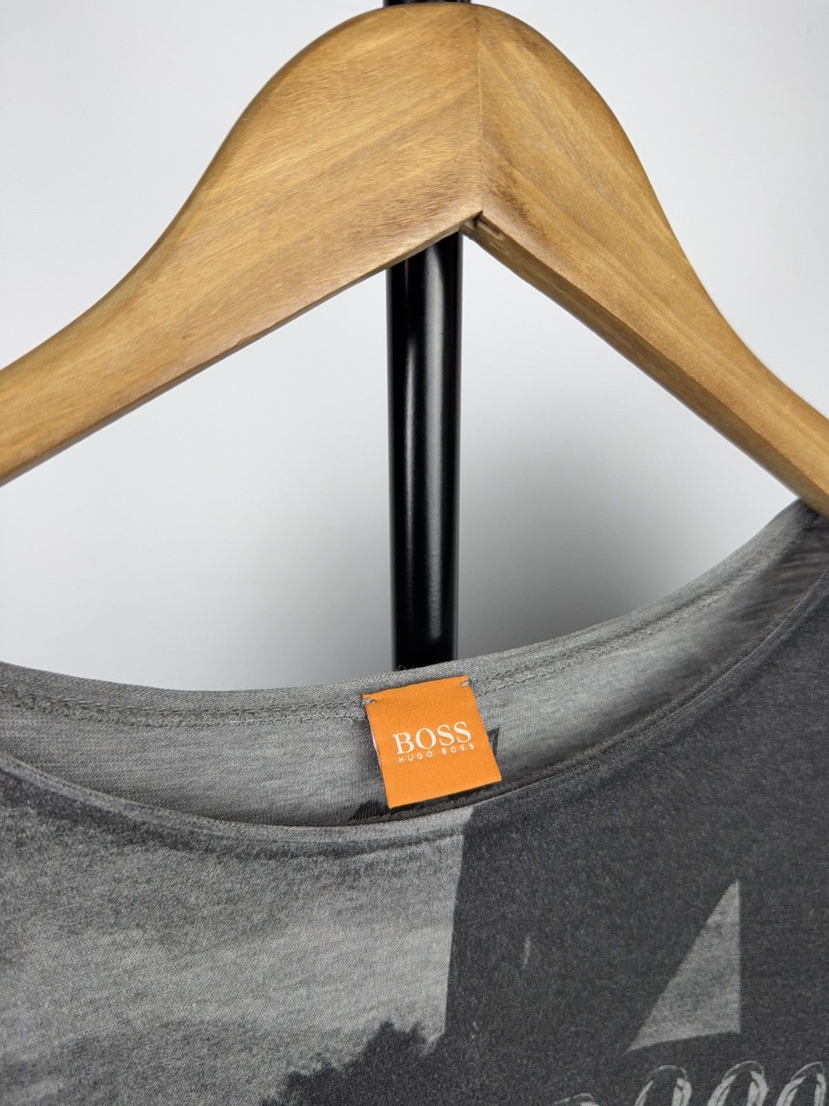 Hugo Boss 00s Retro Hugo Boss Orange Graphic Motel Palm Tee Men’s M Size US M / EU 48-50 / 2 - 6 Thumbnail