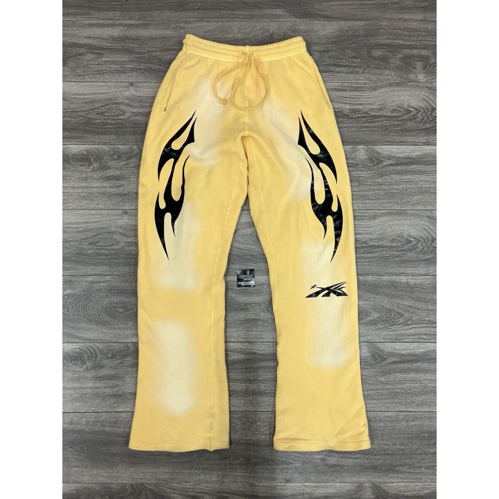 HELLSTAR Hellstar Sweatpants Mens Yellow Fleece Lined Sportswear Size US 35 - 1 Thumbnail