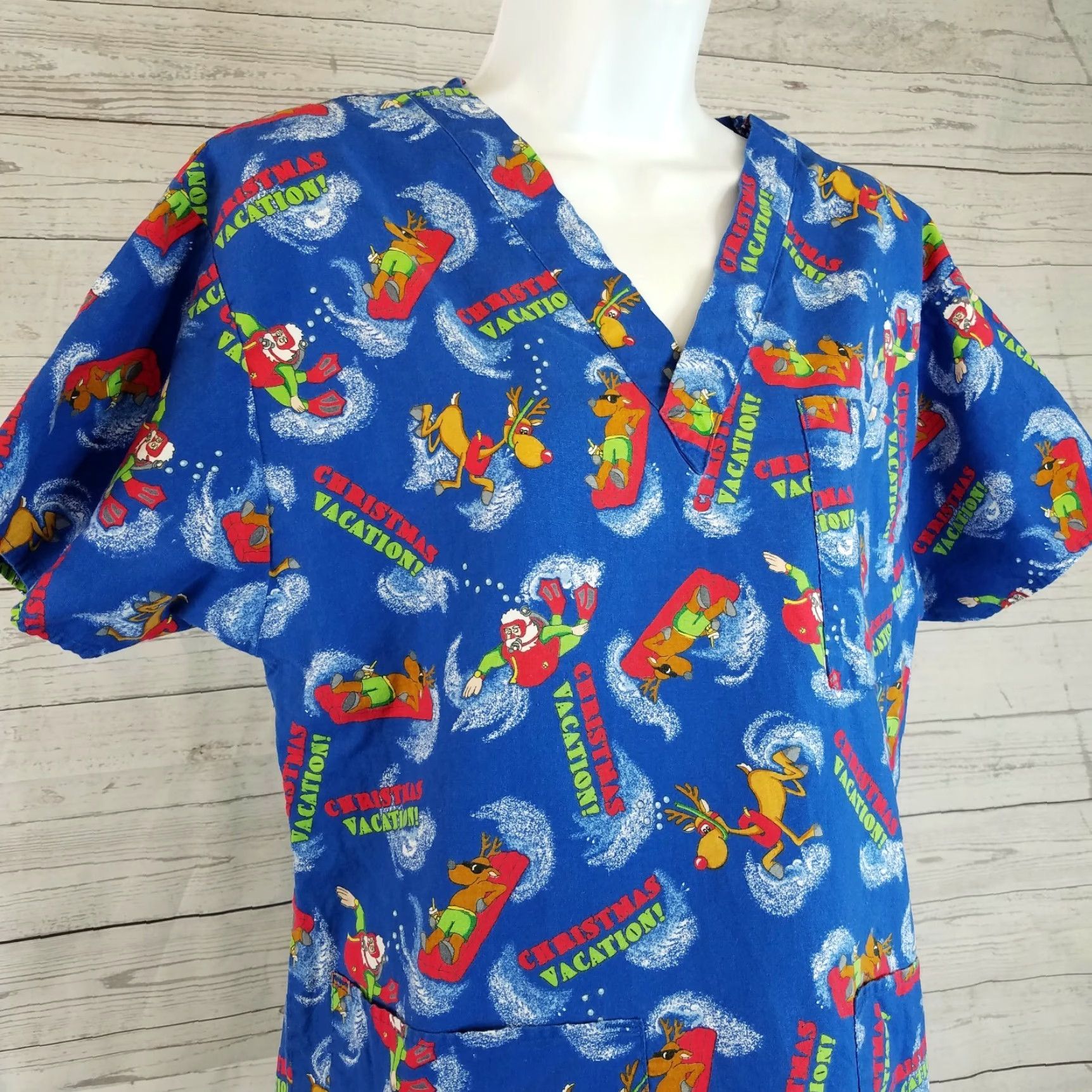 Vintage Comfy Cotton Scrubs Womens Top Sz S Santa Reindeer Blue Red Patterned 100% Cotton Shirt Womens Christmas Menusn’t Size S / US 4 / IT 40 - 3 Thumbnail