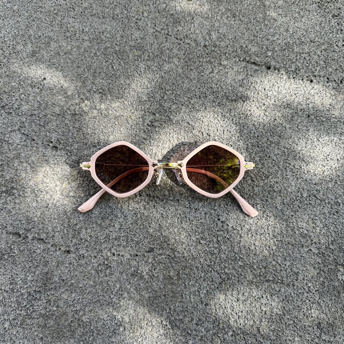 Other Y2K Unisex Sunglasses Retro Fashion Shades KD8049-01 Size ONE SIZE - 1 Thumbnail