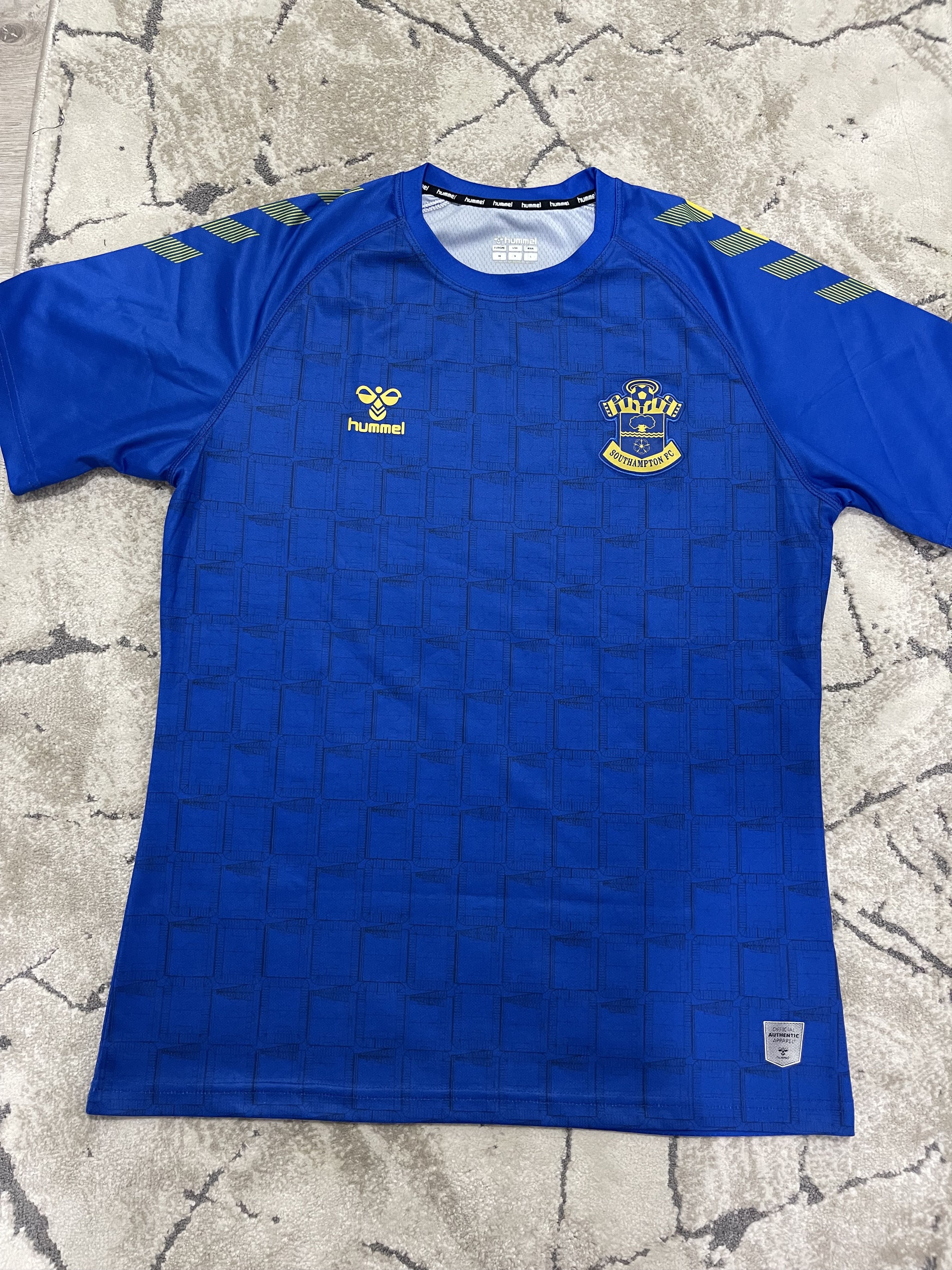 Hummel Southampton FC 22/23 Away Shirt Hummel M Size US M / EU 48-50 / 2 - 4 Thumbnail
