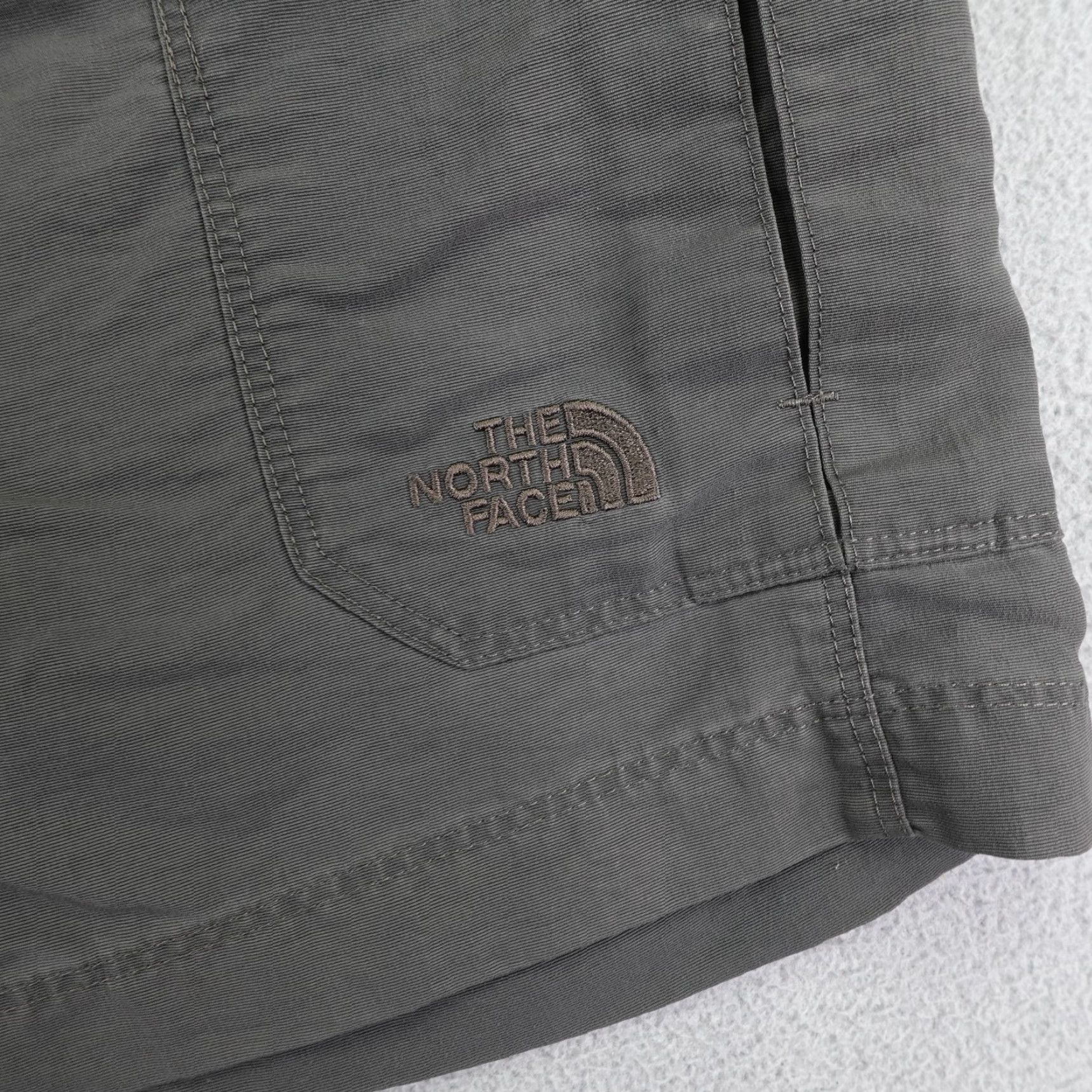 The North Face The North Face Shorts Mens Small Gray Cargo Nylon Hiking Outdoors Size US 28 / EU 44 - 3 Thumbnail