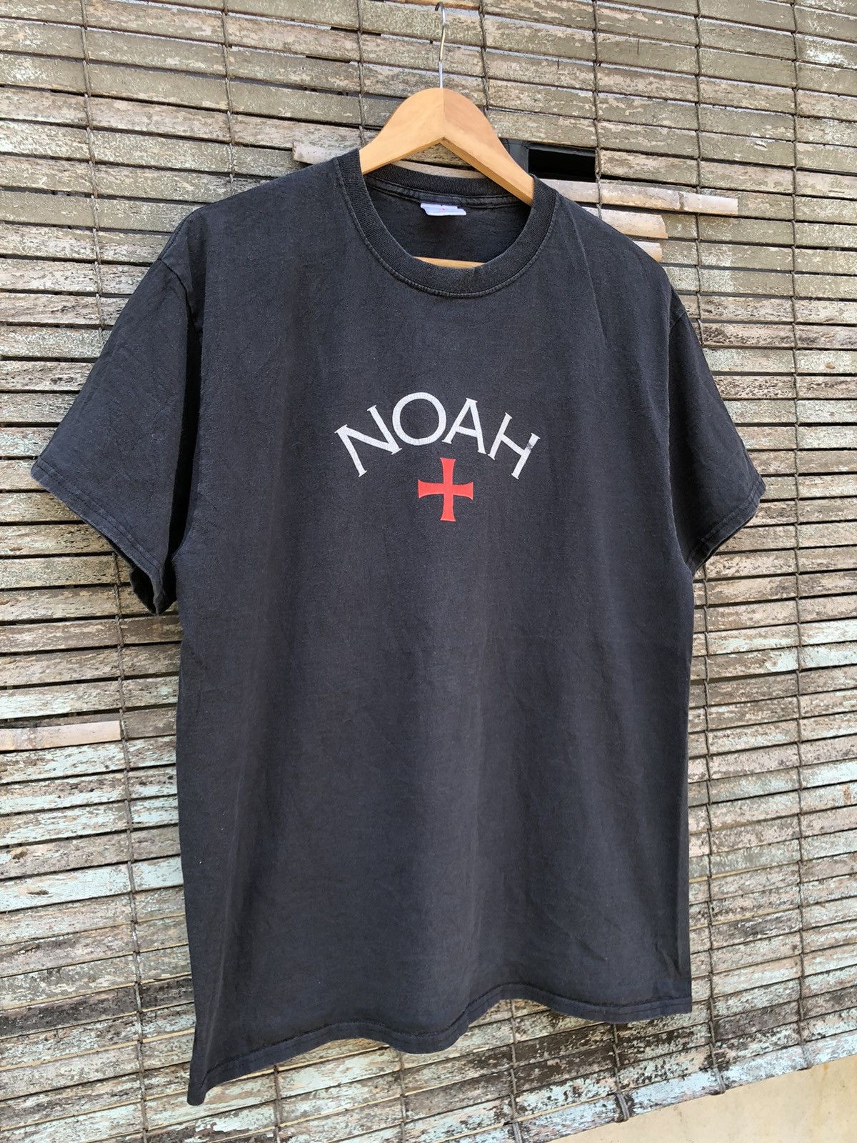 Noah Noah Cross Center Logo Tshirt Size US L / EU 52-54 / 3 - 2 Thumbnail