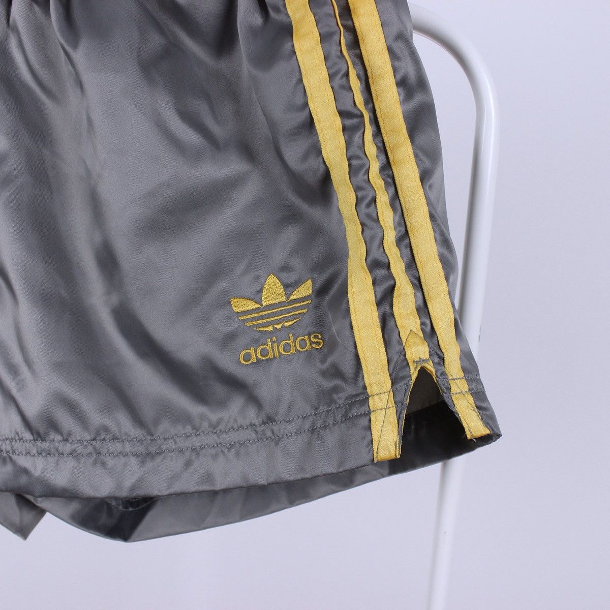 Adidas Vintage Adidas Shorts Size 27" / US 4 / IT 40 - 2 Thumbnail