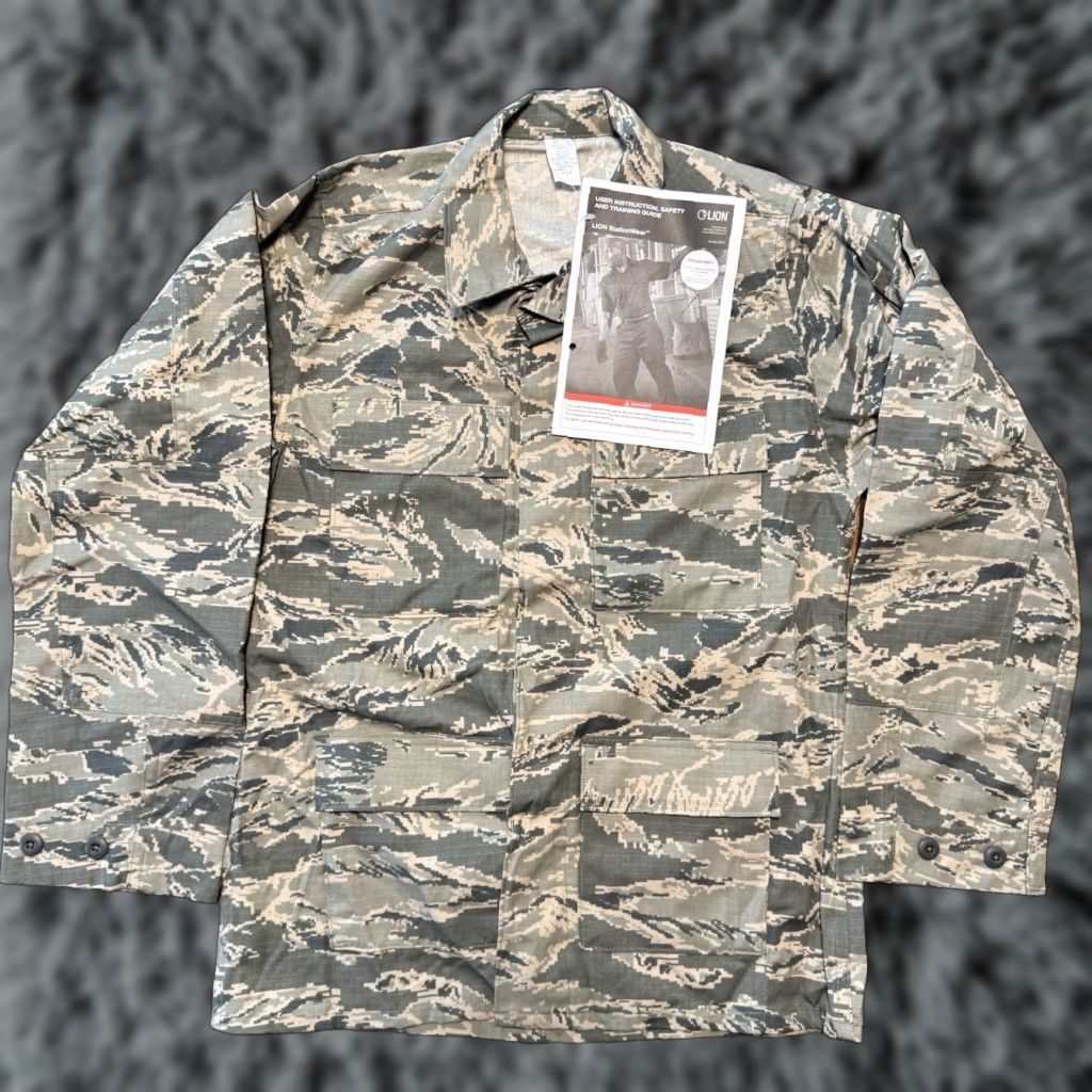 Vintage Lion Military ABU1000 Jacket 38 Long Men Button-Up Camouflage Military Theme 31" Long by 21" Across Chest Boys? Size US XXS / EU 40 - 1 Thumbnail