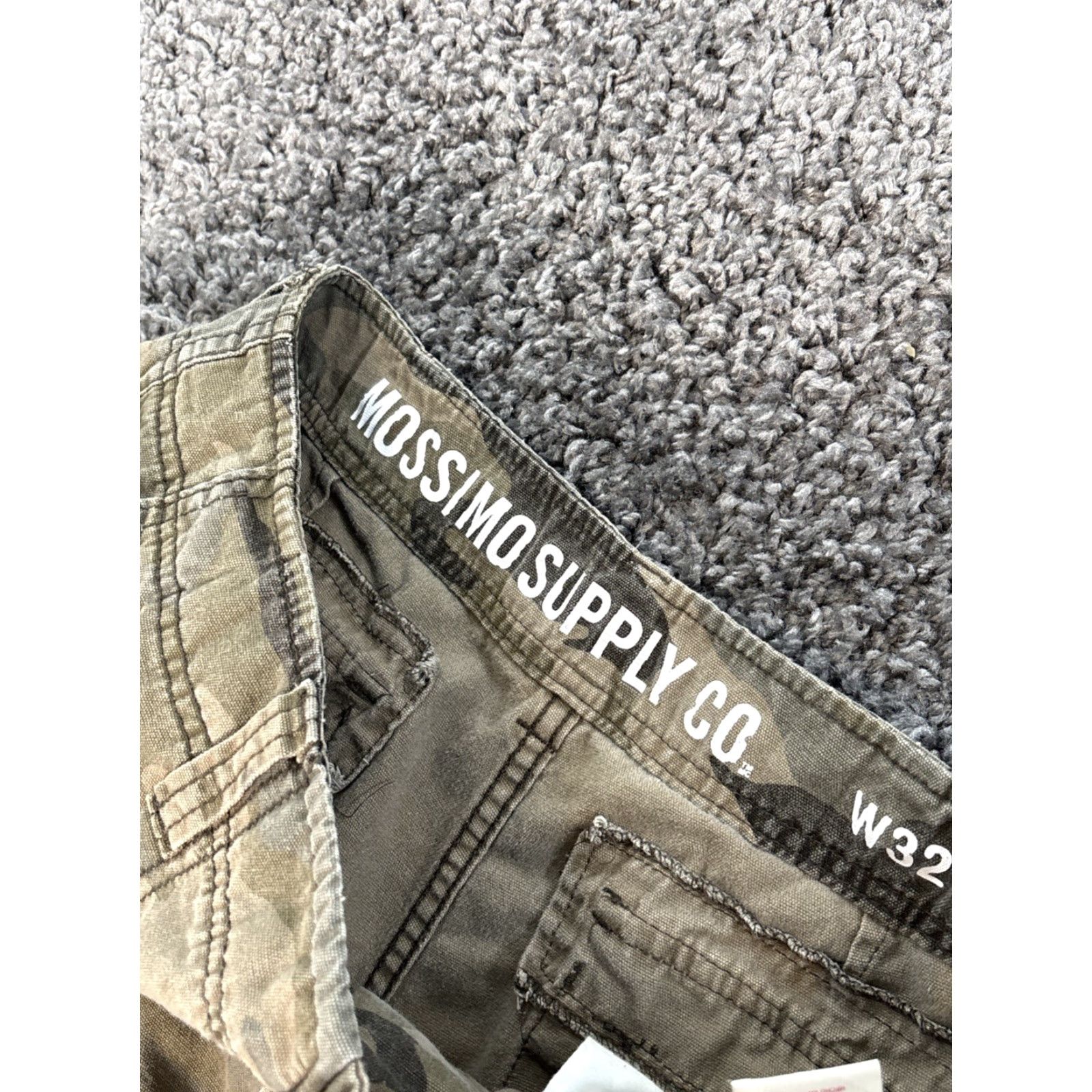 Mossimo VINTAGE Mossimo Cargo Shorts Mens 32 Beige Camouflage Cotton Pockets Military Ripstop 10in Inseam Size US 32 / EU 48 - 7 Thumbnail