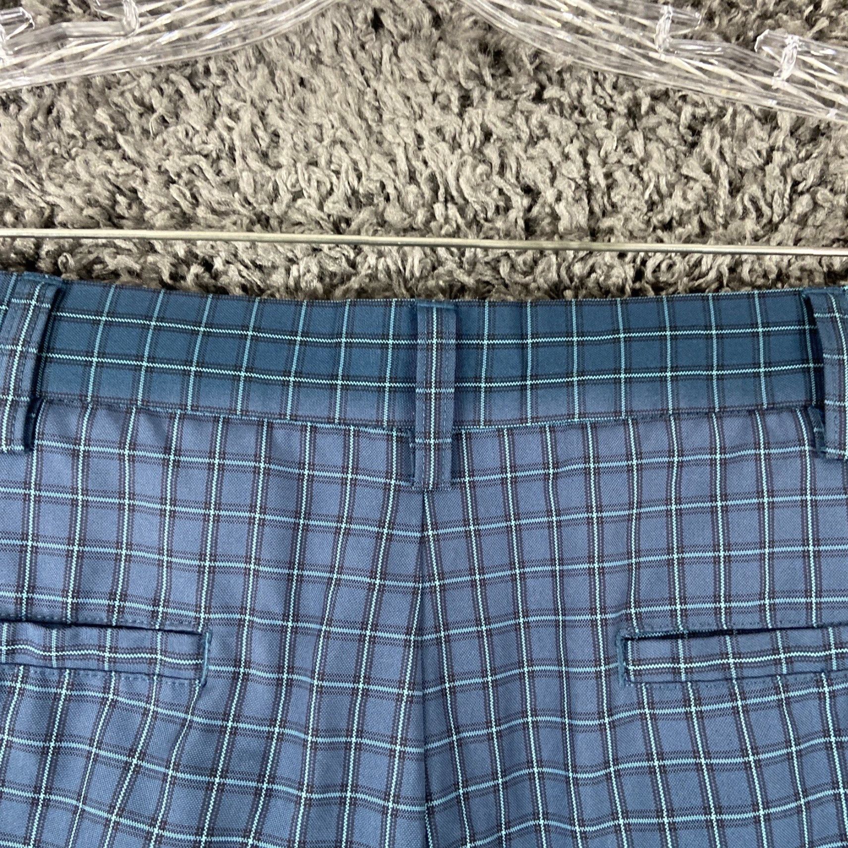Izod IZOD Golf Blue Plaid Shorts Men’s 33 Size US 33 - 8 Thumbnail