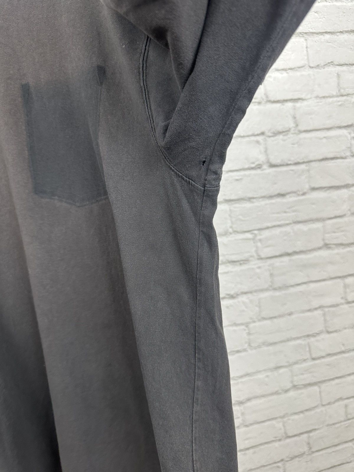 Carhartt (XL) THRASHED OUT FADED Carhartt Longsleeve Tee Size US XL / EU 56 / 4 - 10 Thumbnail