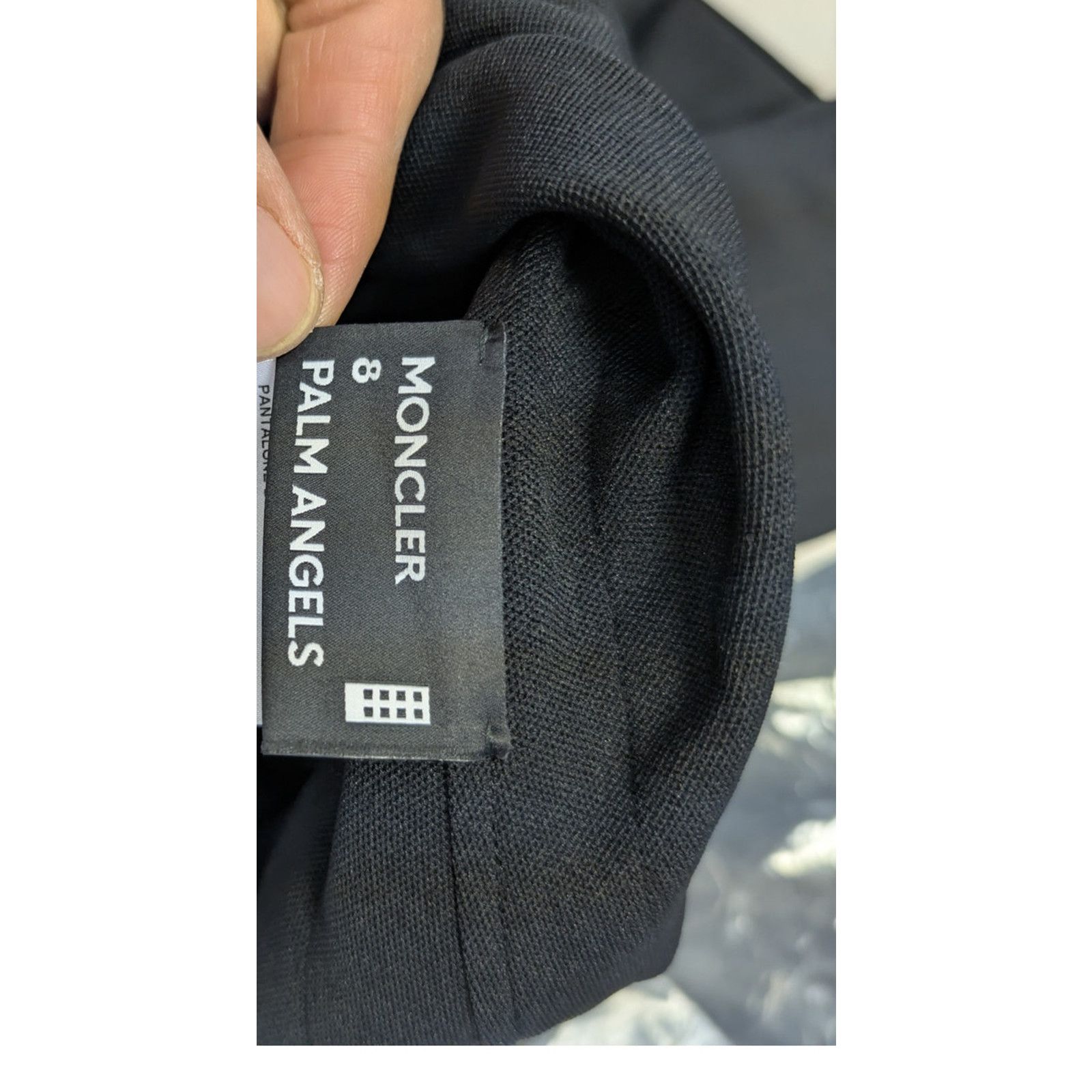 Moncler × Palm Angels o1rshd1 Sweat Bottoms Track Pants in Black / White Size US 38 / EU 54 - 16 Thumbnail