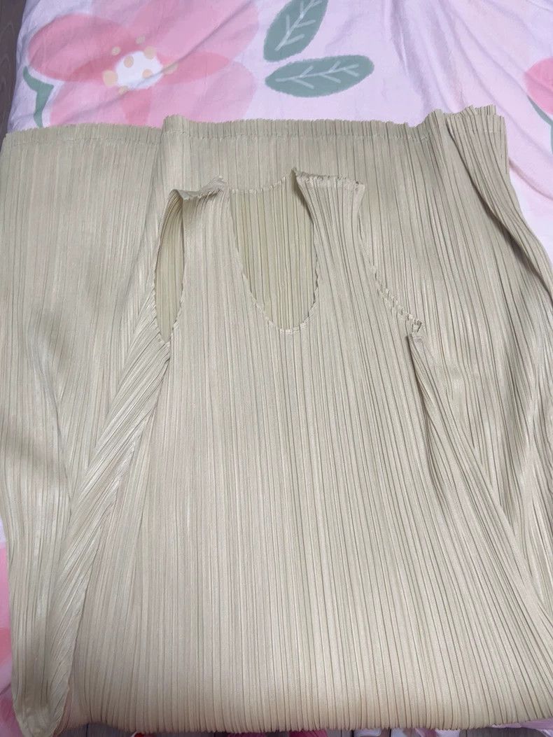 Issey Miyake Issey Miyake Pleated Yellow Dress Size M / US 6-8 / IT 42-44 - 1 Thumbnail