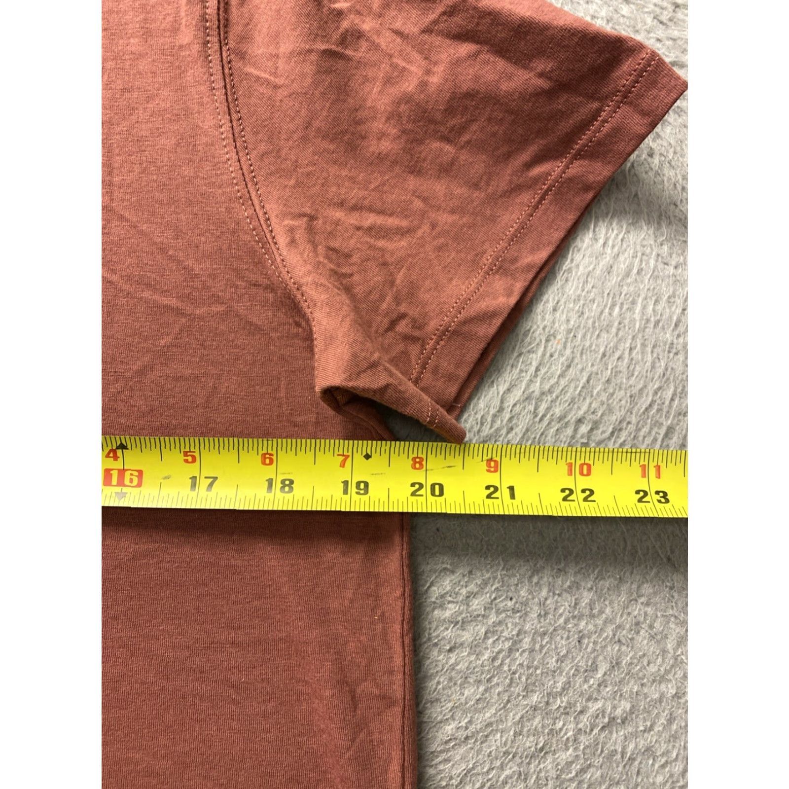 Carhartt VINTAGE Carhartt Women's T-Shirt Short Sleeve Graphic Tee Lightweigt Moss Red Medium Size 32" / US 10 / IT 46 - 6 Thumbnail