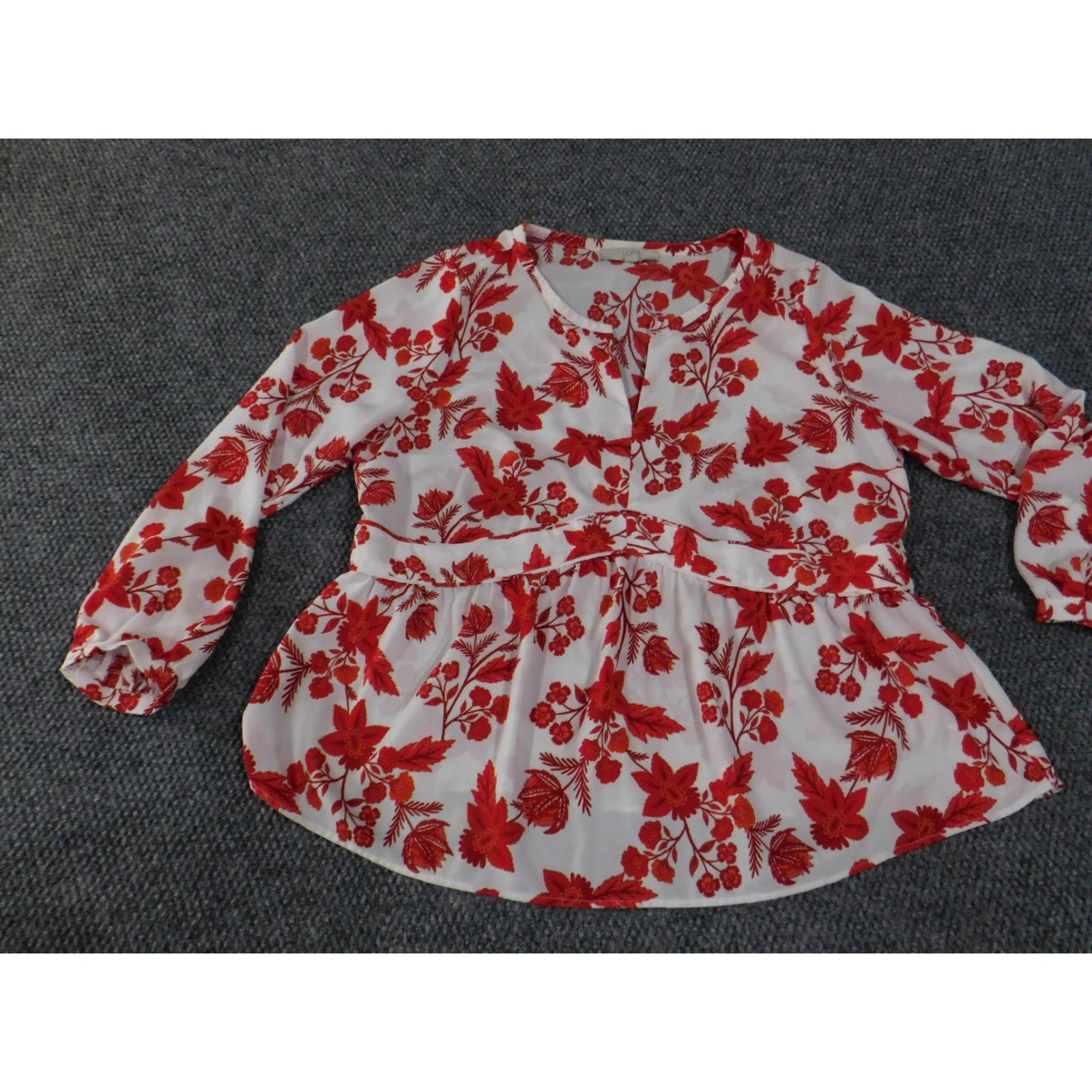 Ann Taylor Loft Blouse Womens 16 White Red Floral Long Sleeve Peplum Flowing Top Size XXL / US 16-18 / IT 52-54 - 4 Thumbnail