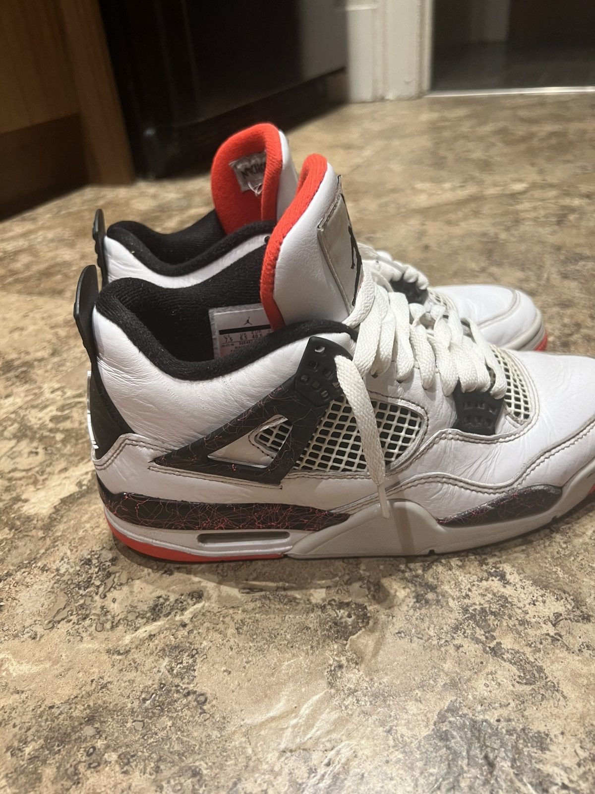Jordan 4 lava