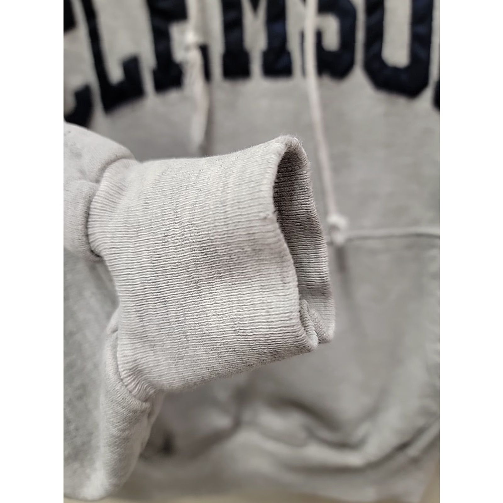 Champion VINTAGE Champion Sweatshirt Mens L Grey Clemson Tigers University Hoodie Crew Neck Pullover 90s College Sports Logo Embroidered Heavyweight Size US L / EU 52-54 / 3 - 5 Thumbnail