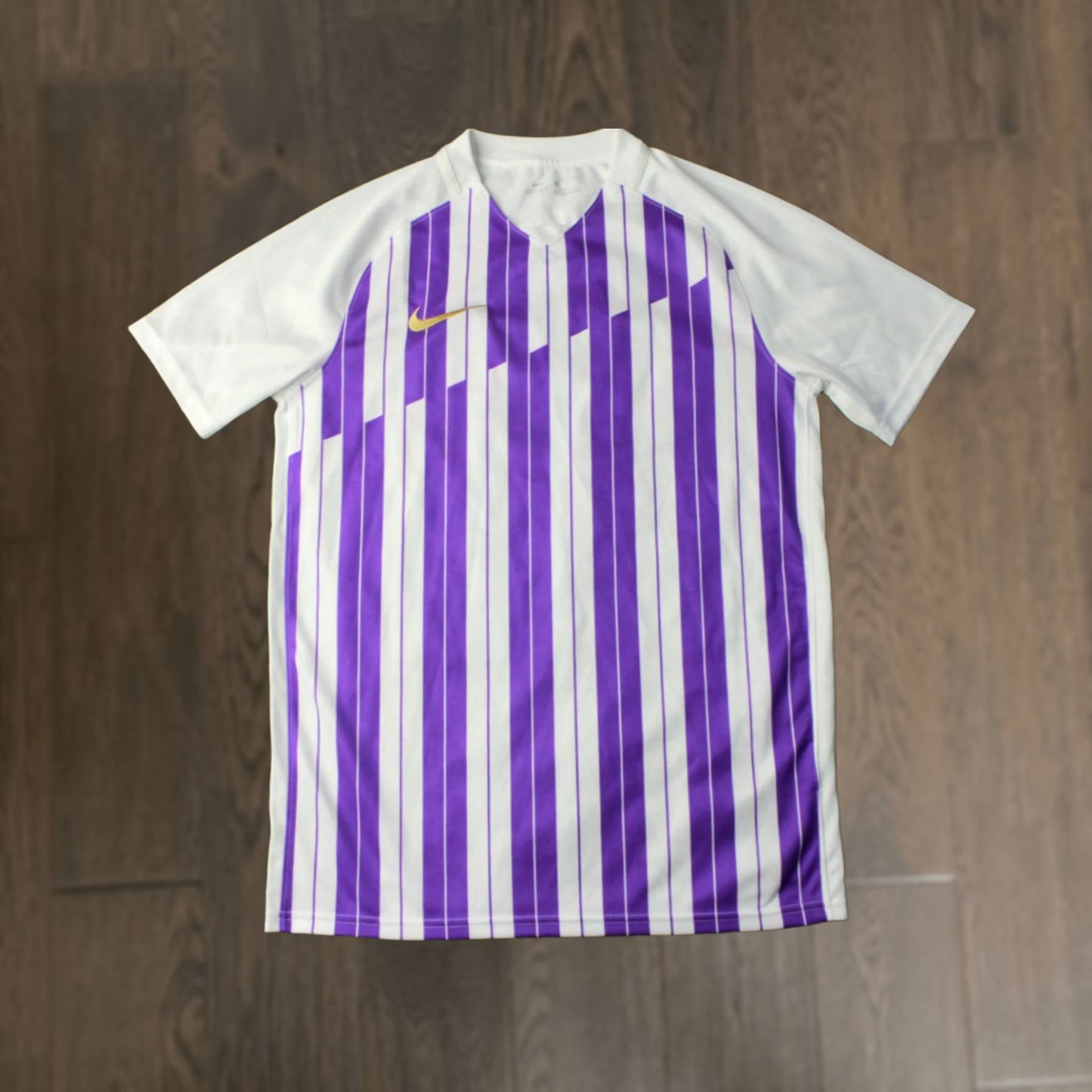 Nike NIKE DRI-FIT ORIGINAL 2020 MEN FOOTBALL TRAINING SHIRT JERSEY TEE SIZE M MEDIUM White and Violet Football Short Sleeve Mens Size US M / EU 48-50 / 2 - 1 Thumbnail