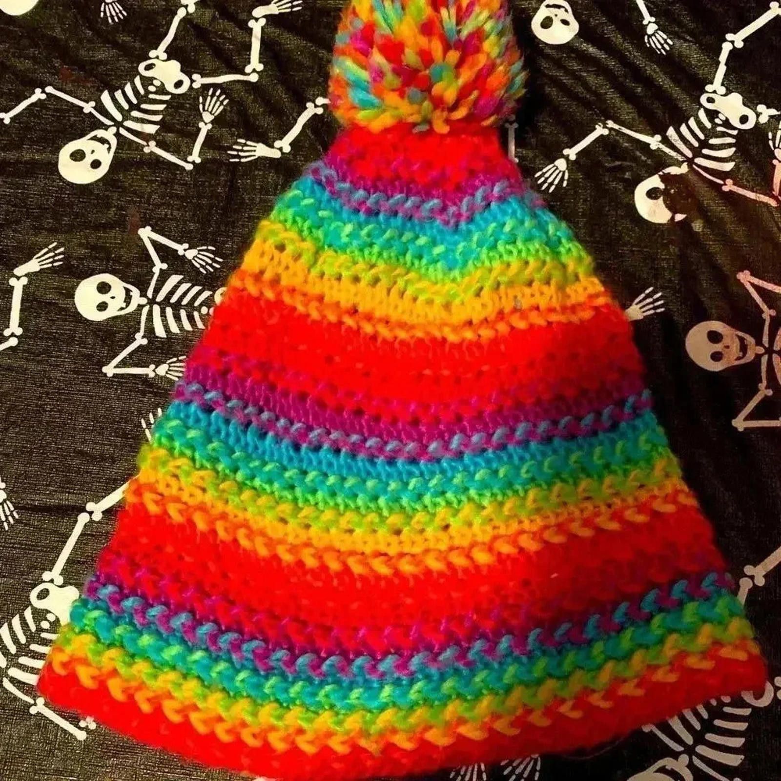 Designer Colorful Knit Beanie with Pom Pom Size ONE SIZE - 1 Thumbnail