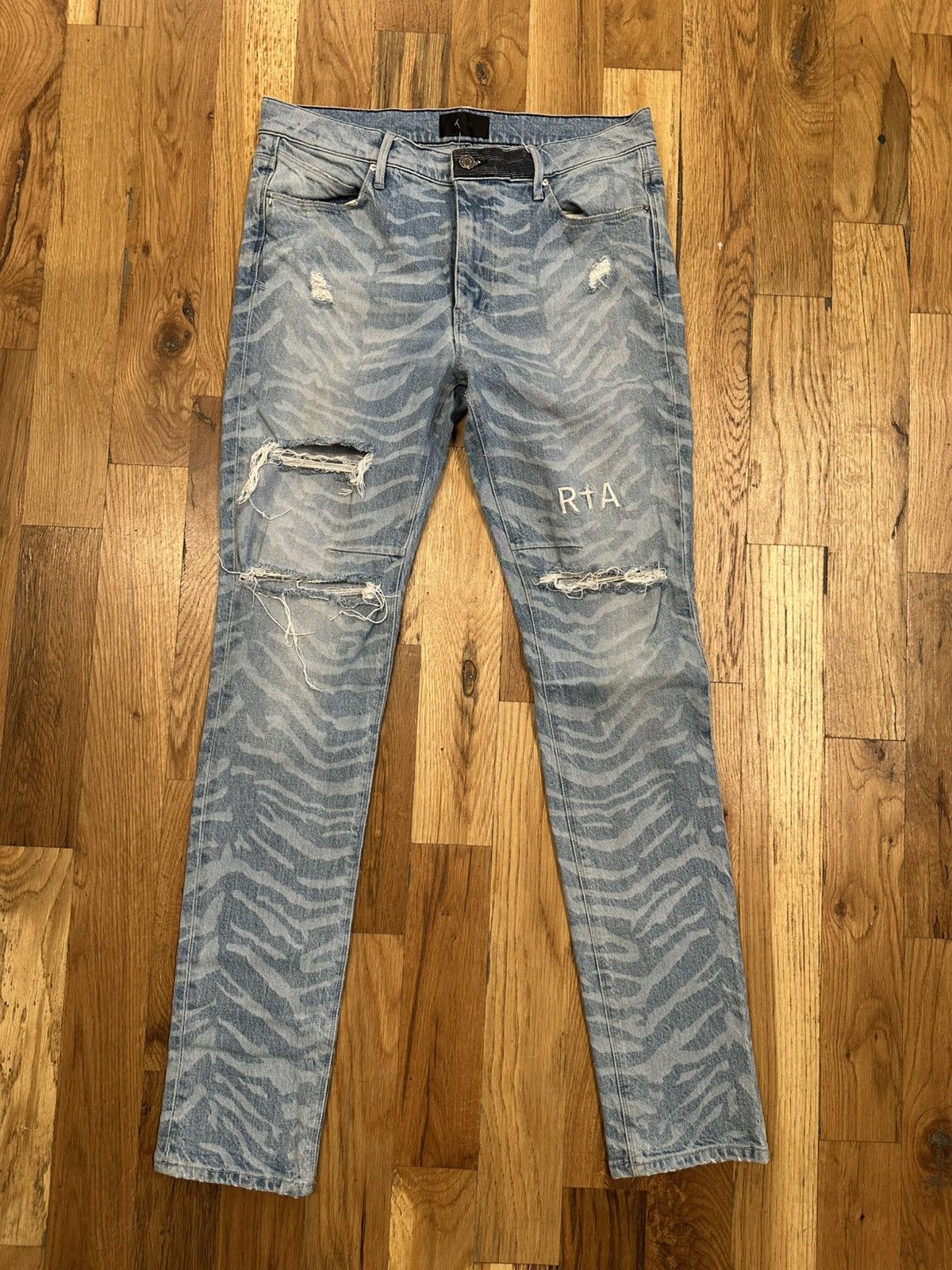 Rta RTA Tiger Print Distressed Blue Denim Jeans Size 31 Size US 31 - 1 Thumbnail