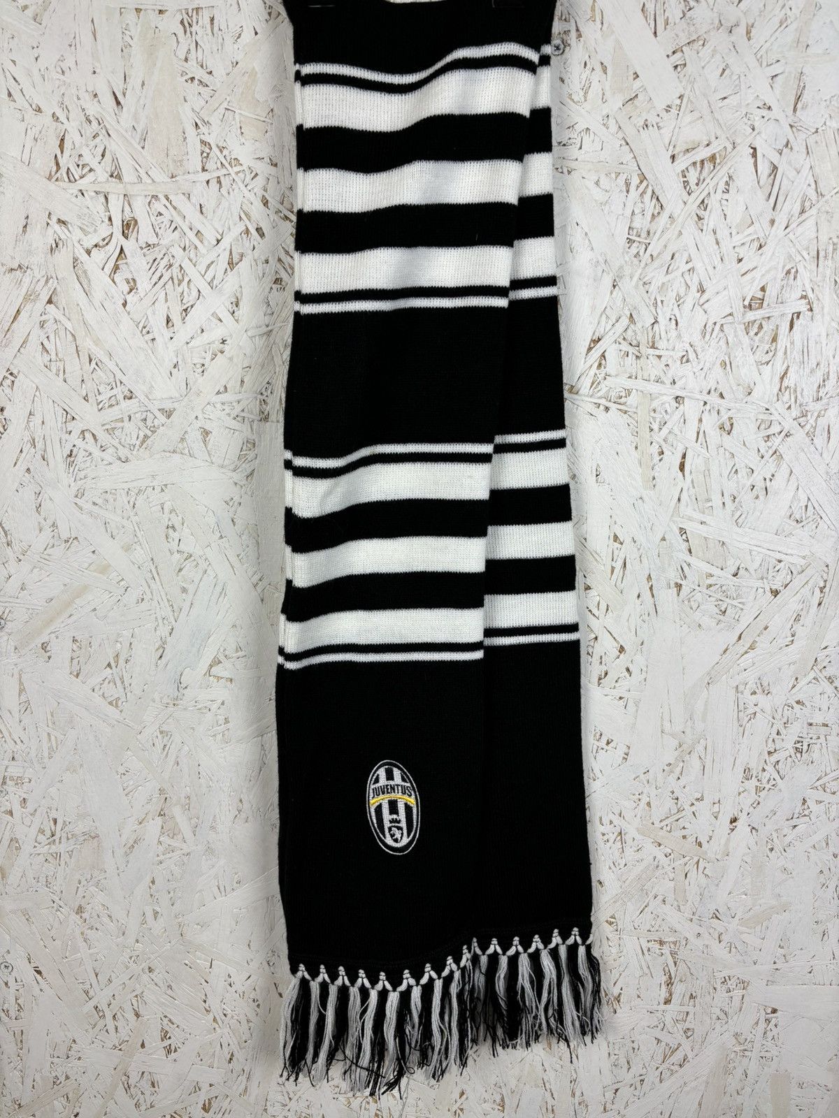 Vintage Vintage Juventus FC Striped Sportswear Scarf Muffler Size ONE SIZE - 1 Thumbnail
