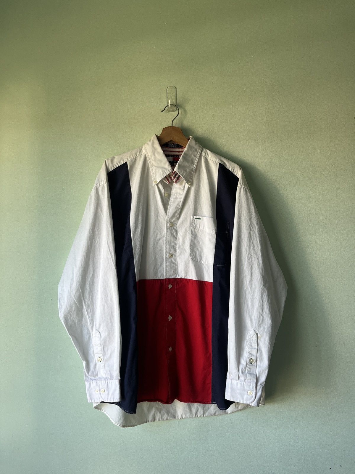 Tommy Hilfiger × Vintage Vintage Tommy Hilfiger Big Flag Button Up Size US XL / EU 56 / 4 - 2 Thumbnail