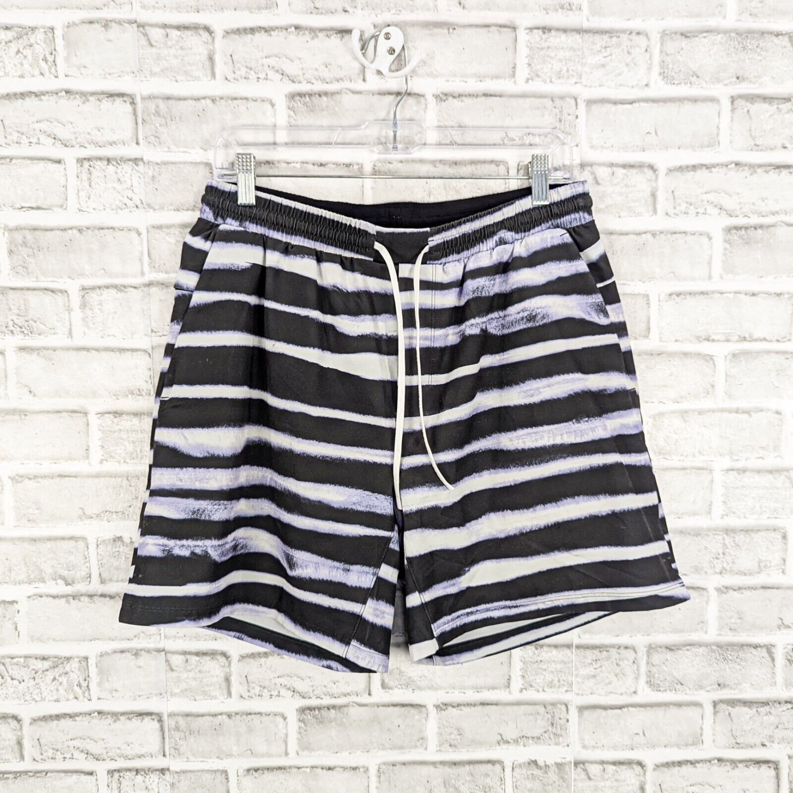 Lululemon Lululemon Men's Pool Shorts Striped size Large Size US 30 / EU 46 - 1 Thumbnail